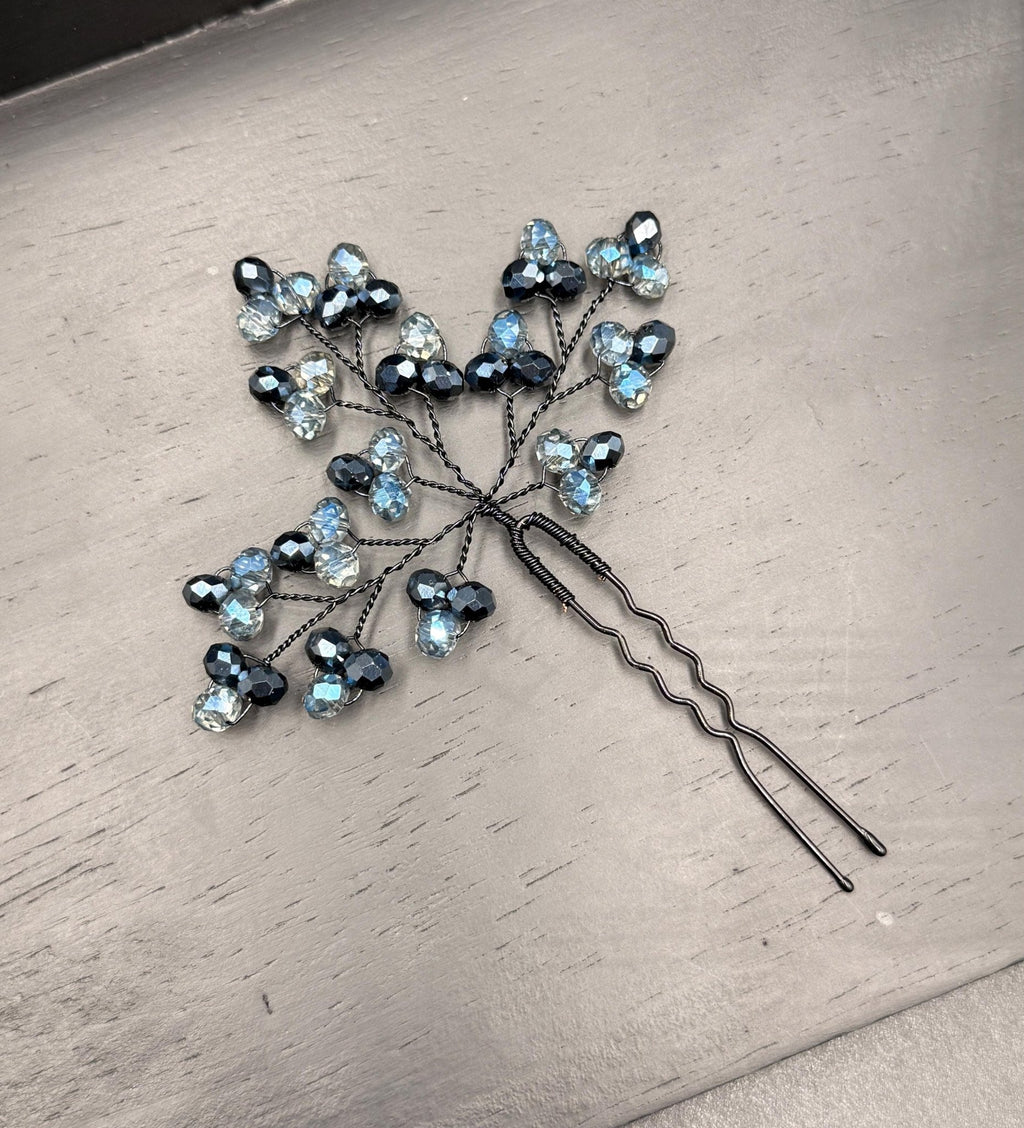 Blaue Kristall Haarnadeln für Brautfrisur, Handgemachter Braut Haarschmuck mit hellblauen und dunkelblauen Kristallen, Elegant und Modern - AVYRAA BRIDAL