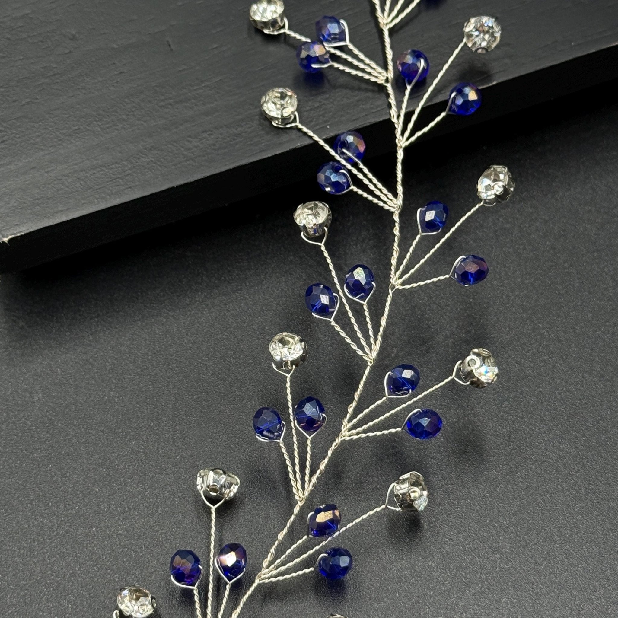 Blauer Kristall Braut Haarschmuck, Handgemachter flexibler Haarkranz mit Silberdraht, Blue Crystal Bridal Hair Vine, Wedding Hair Accessory - AVYRAA BRIDAL