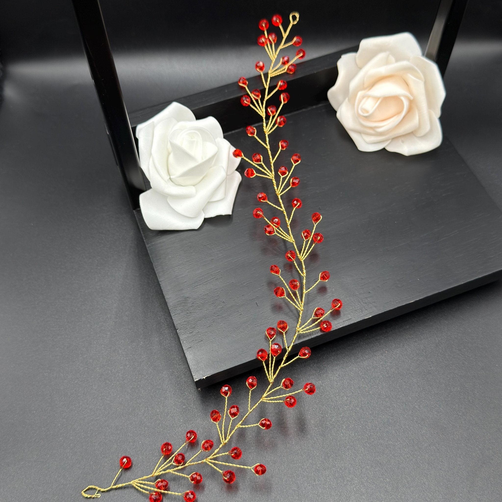 Bordeaux Kristall Haarrebe mit rotem Draht | Eleganter Brautschmuck, Hochzeits - Haaraccessoire, Weinrot Kristalle, flexibel - AVYRAA BRIDAL
