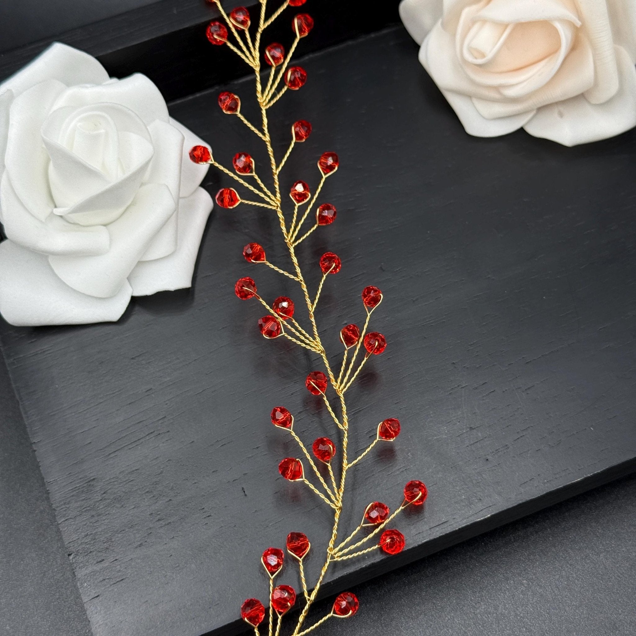 Bordeaux Kristall Haarrebe mit rotem Draht | Eleganter Brautschmuck, Hochzeits - Haaraccessoire, Weinrot Kristalle, flexibel - AVYRAA BRIDAL