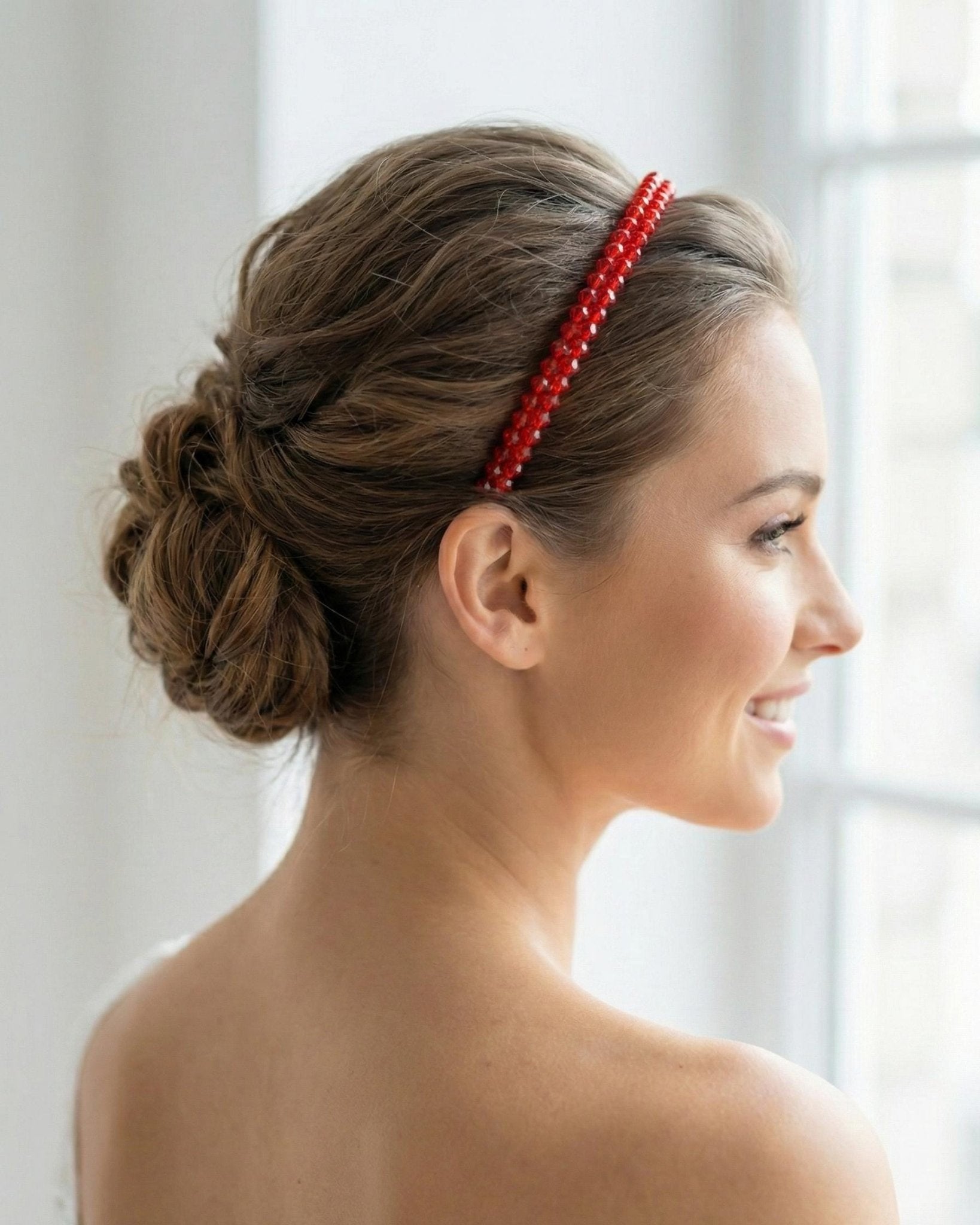 Bordeauxfarbener Kristall - Haarreif – Handgefertigter Kopfschmuck für festliche Anlässe & Hochzeiten - AVYRAA BRIDAL