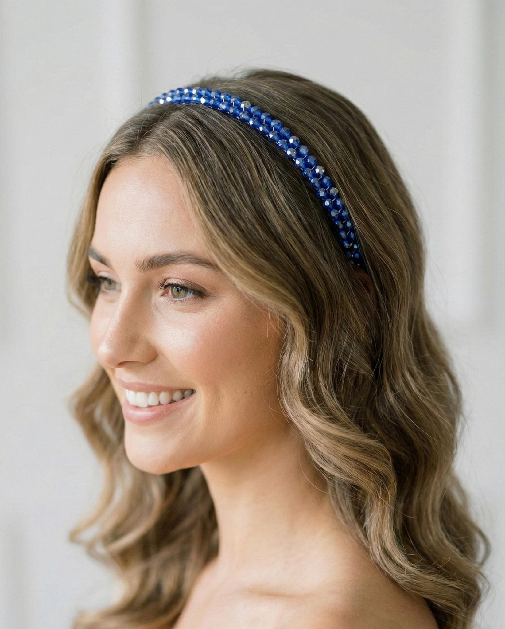 Bordeauxfarbener Kristall - Haarreif – Handgefertigter Kopfschmuck für festliche Anlässe & Hochzeiten - AVYRAA BRIDAL