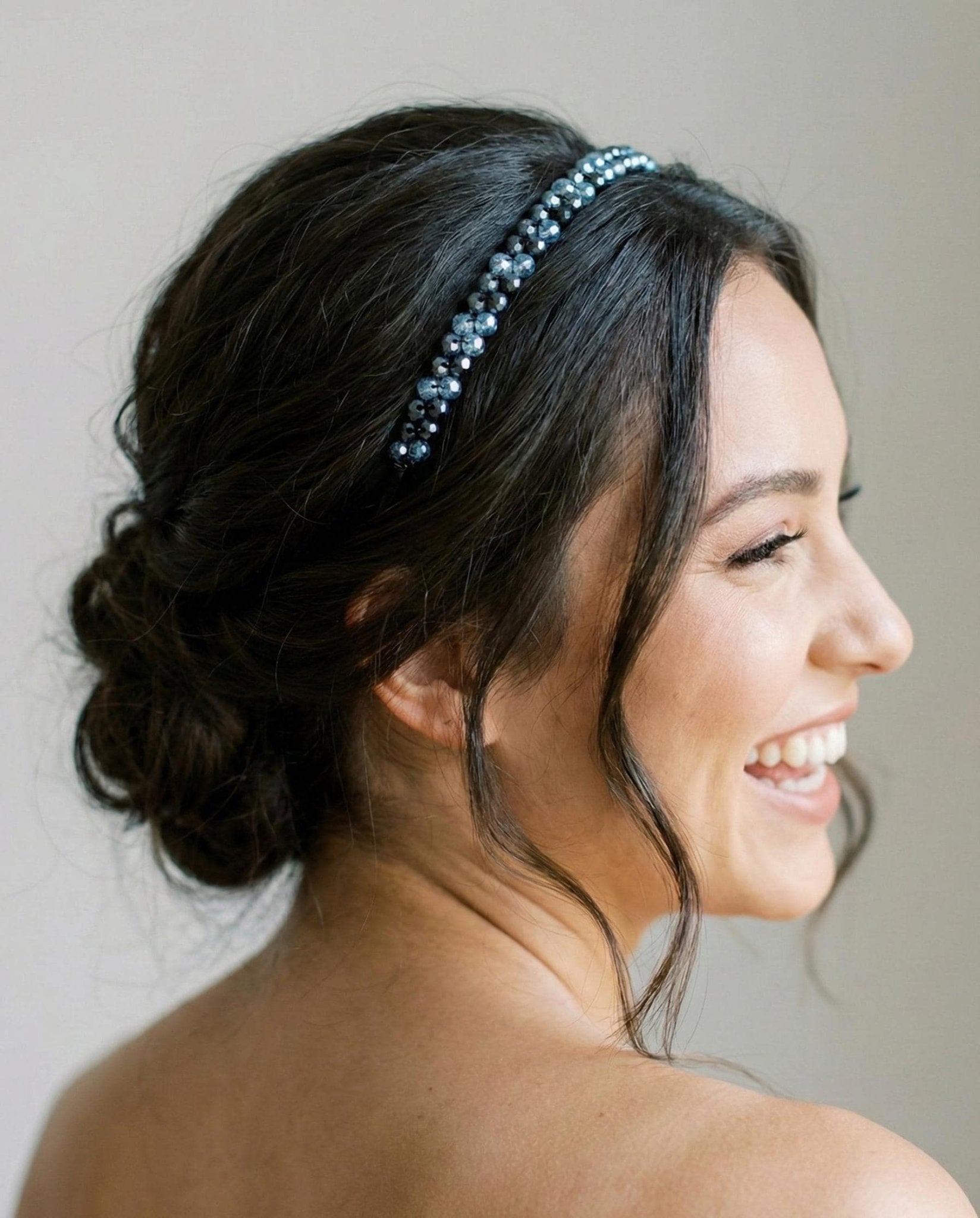 Bordeauxfarbener Kristall - Haarreif – Handgefertigter Kopfschmuck für festliche Anlässe & Hochzeiten - AVYRAA BRIDAL