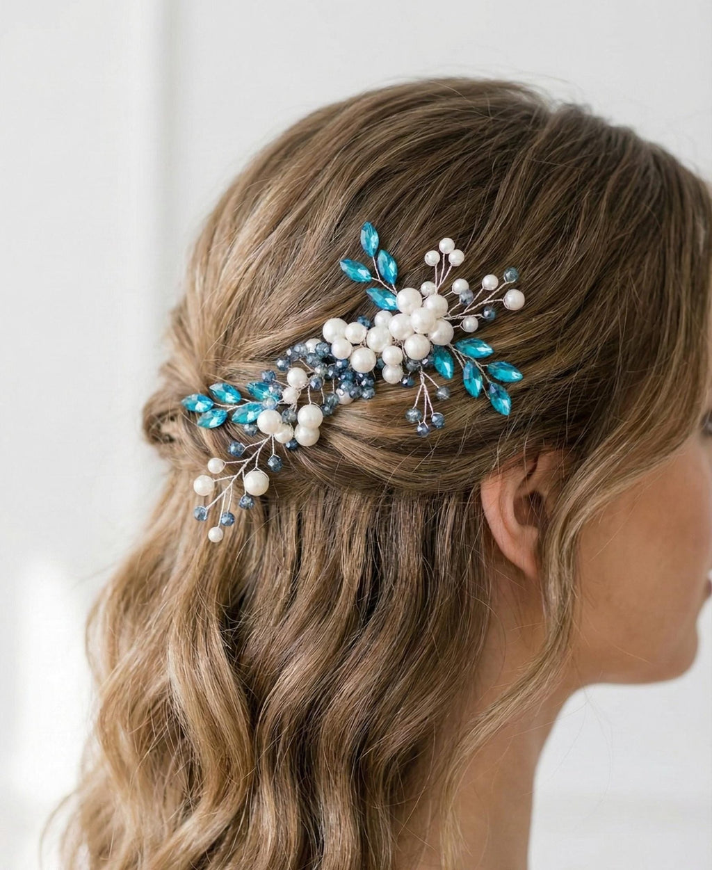 Braut Haarkamm mit Perlen und Kristallen, eleganter Hochzeit Haarschmuck - AVYRAA BRIDAL