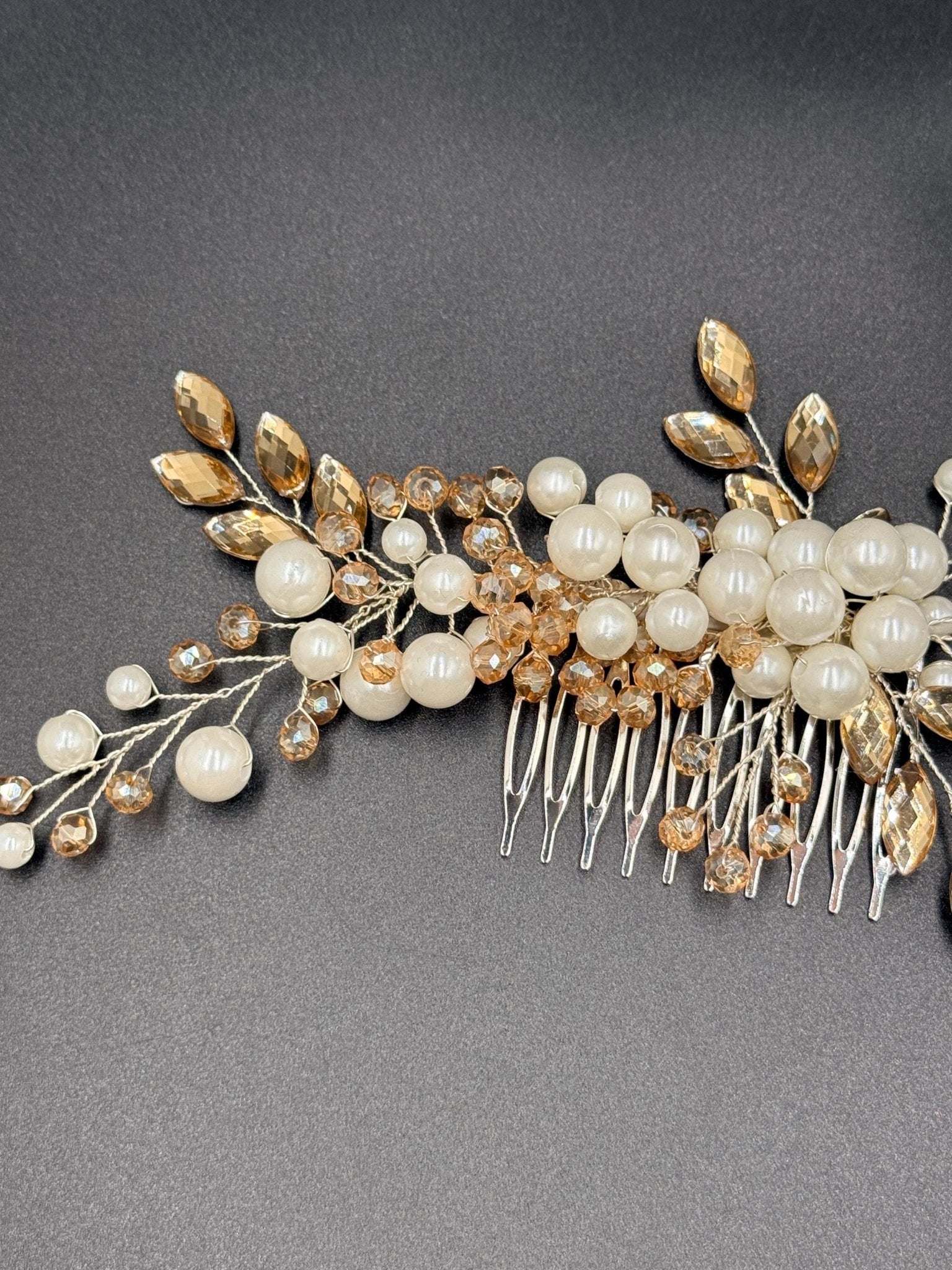 Braut Haarkamm mit Perlen und Kristallen, eleganter Hochzeit Haarschmuck - AVYRAA BRIDAL