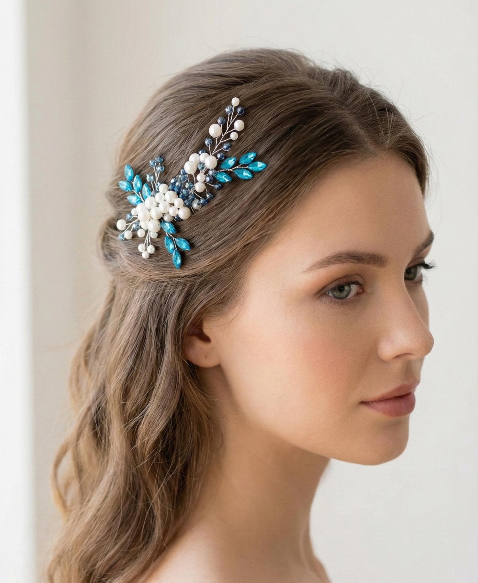 Braut Haarkamm mit Perlen und Kristallen, eleganter Hochzeit Haarschmuck - AVYRAA BRIDAL