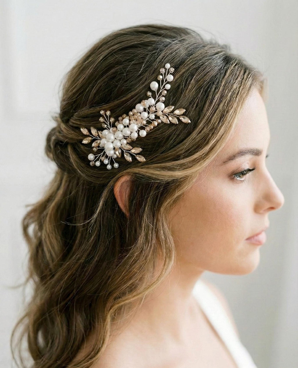 Braut Haarkamm mit Perlen und Kristallen, eleganter Hochzeit Haarschmuck - AVYRAA BRIDAL