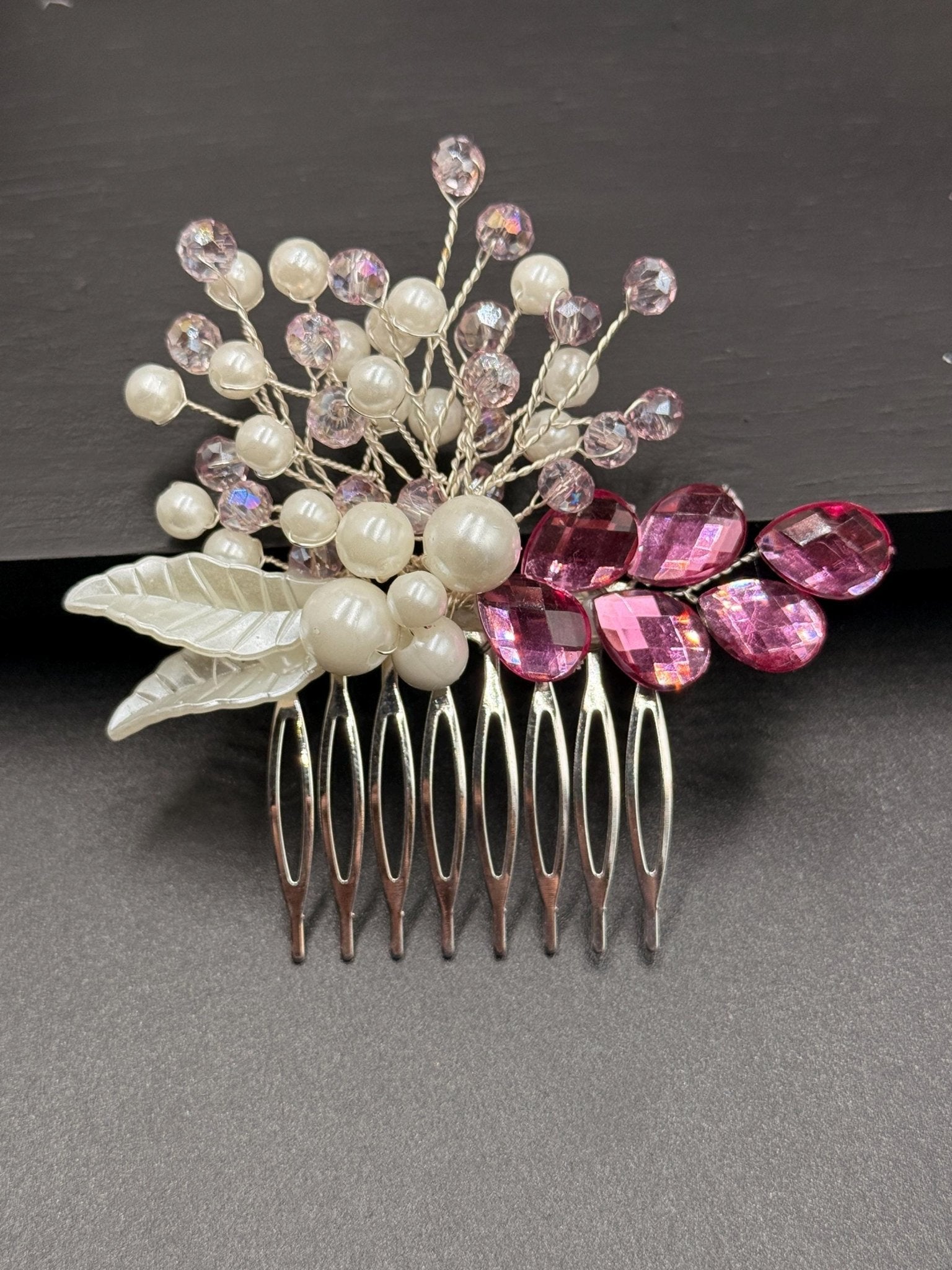 Braut Haarkamm mit Perlen und roséfarbenen Kristallsteinen – romantischer Haarschmuck in Creme, Rosé & Flieder - AVYRAA BRIDAL