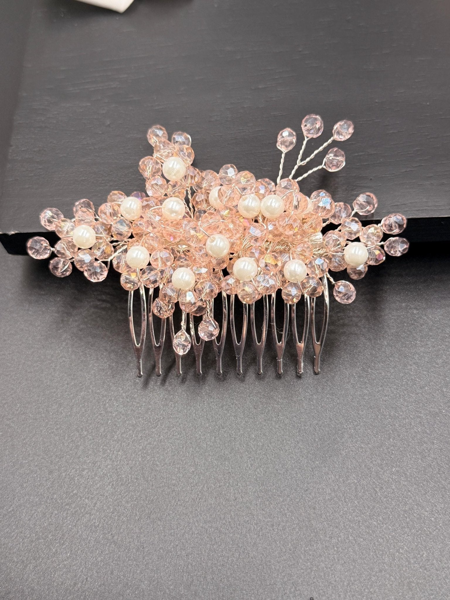 Braut Haarkamm Rosé mit Perlen und facettierten Kristallen handgefertigt elegant ca. 10 cm - AVYRAA BRIDAL