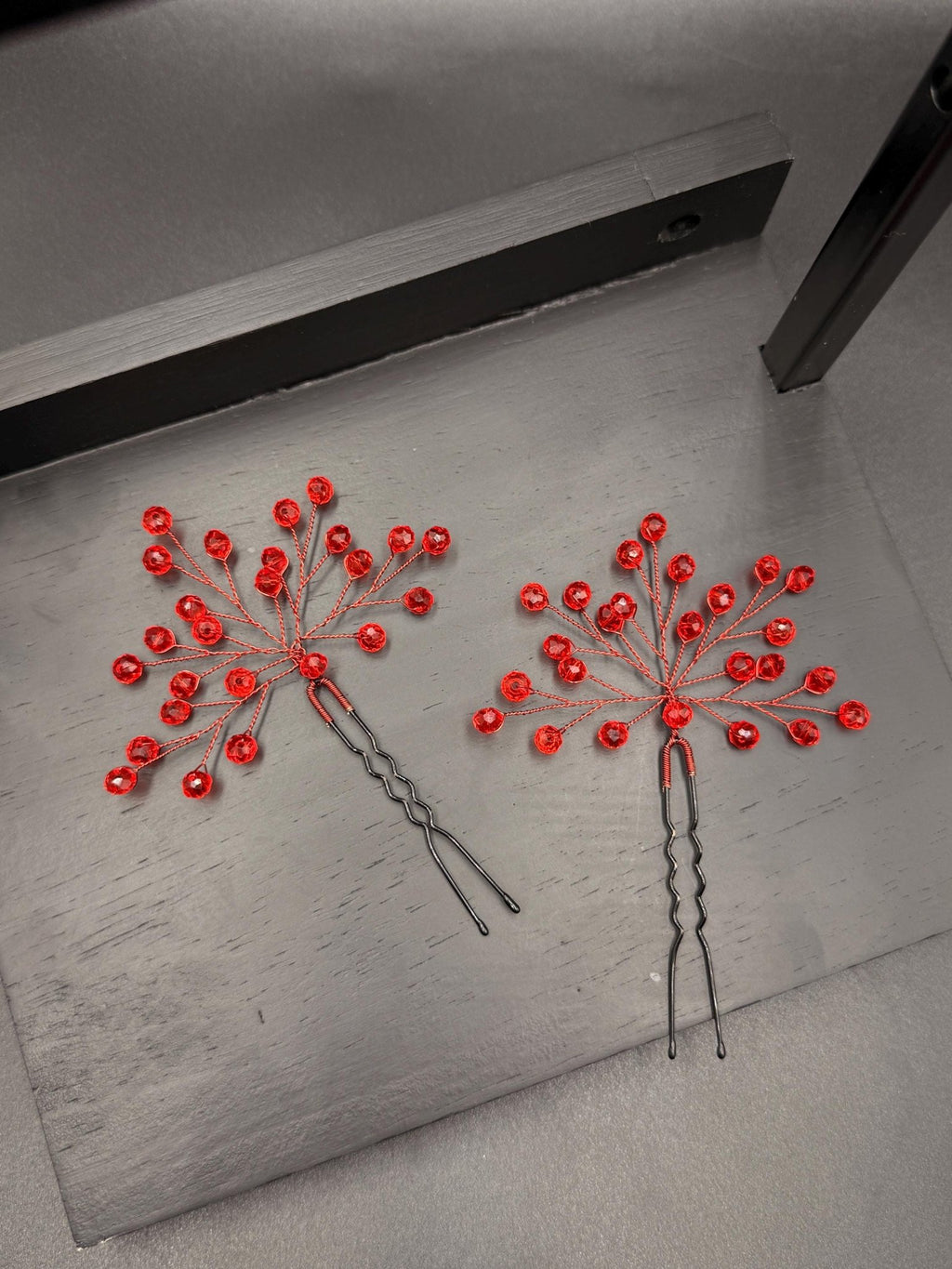 Braut Haarnadeln Rot Kristall Golddraht Rotdraht Strass Haarschmuck - AVYRAA BRIDAL