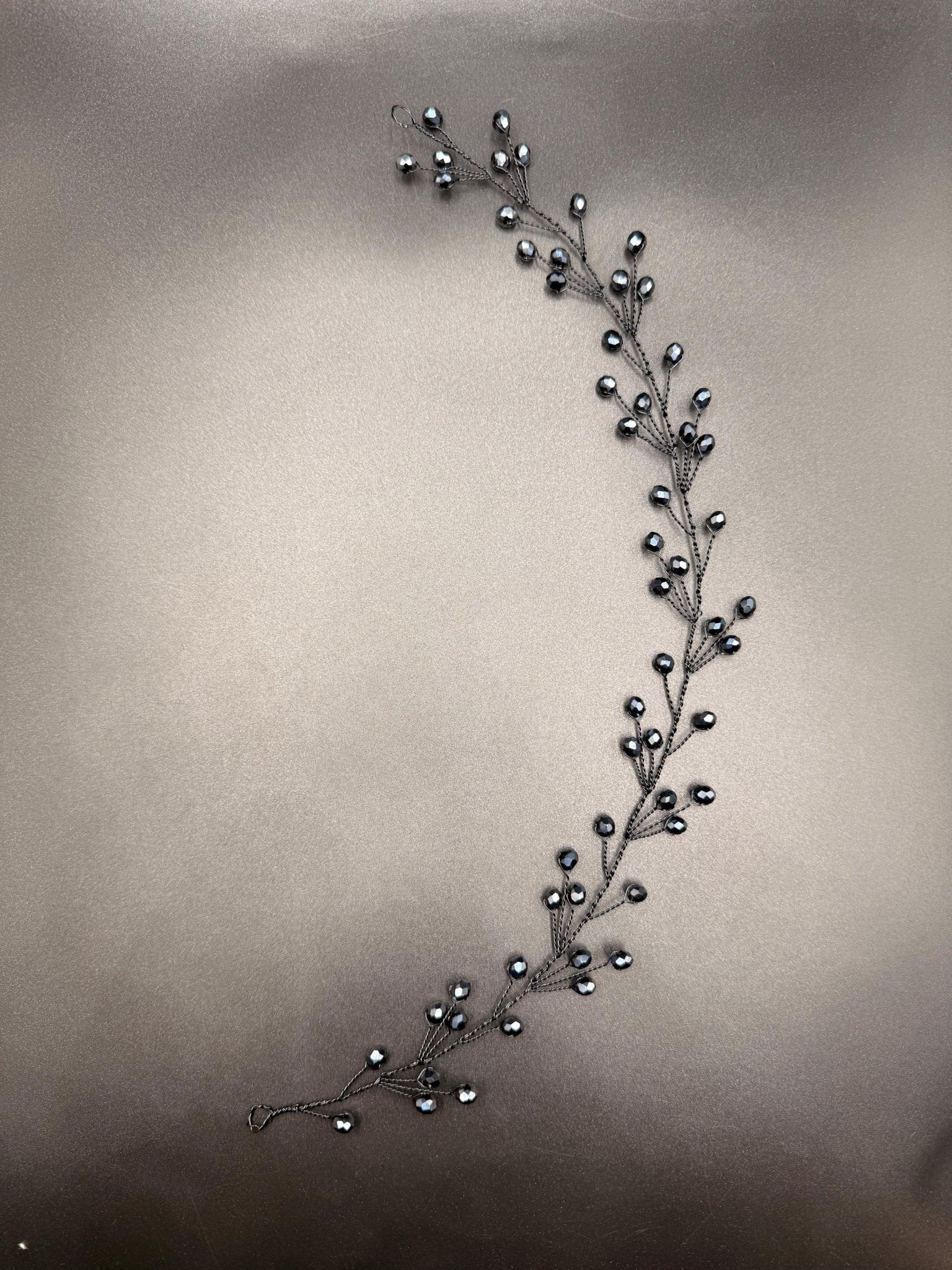 Braut Hair Vine Dunkelblau Kristall Schwarzdraht Haarschmuck - AVYRAA BRIDAL
