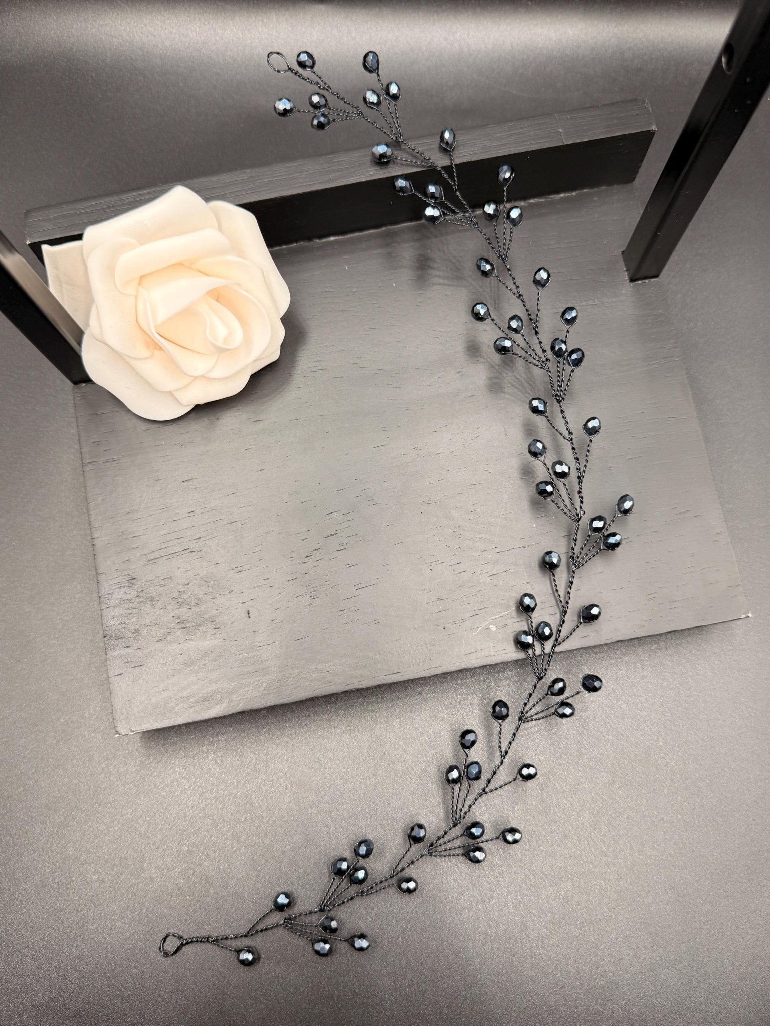 Braut Hair Vine Dunkelblau Kristall Schwarzdraht Haarschmuck - AVYRAA BRIDAL