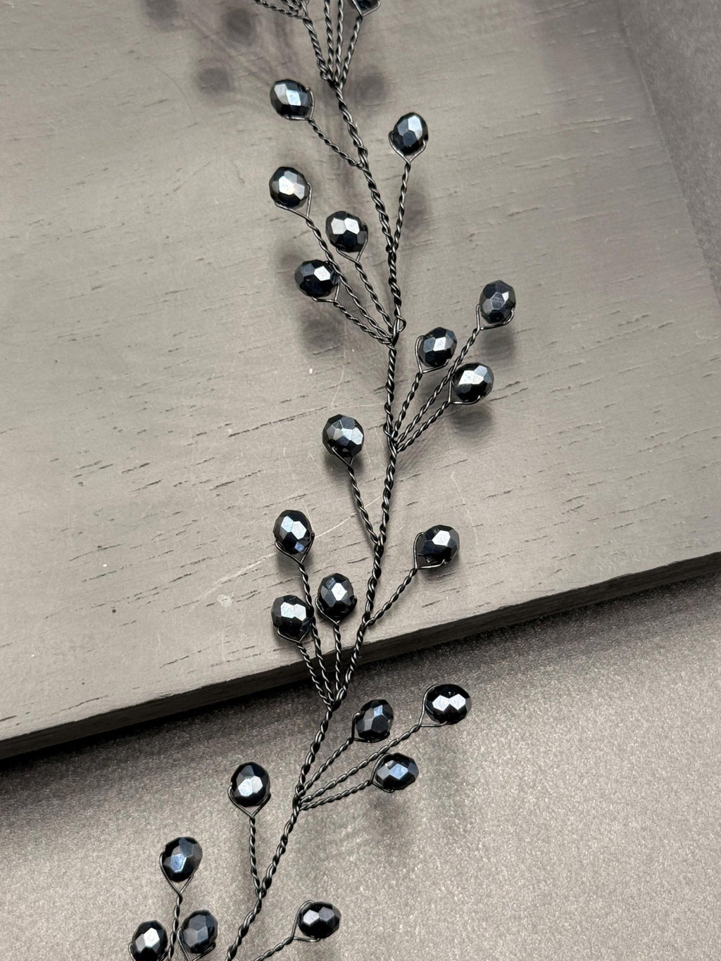 Braut Hair Vine Dunkelblau Kristall Schwarzdraht Haarschmuck - AVYRAA BRIDAL