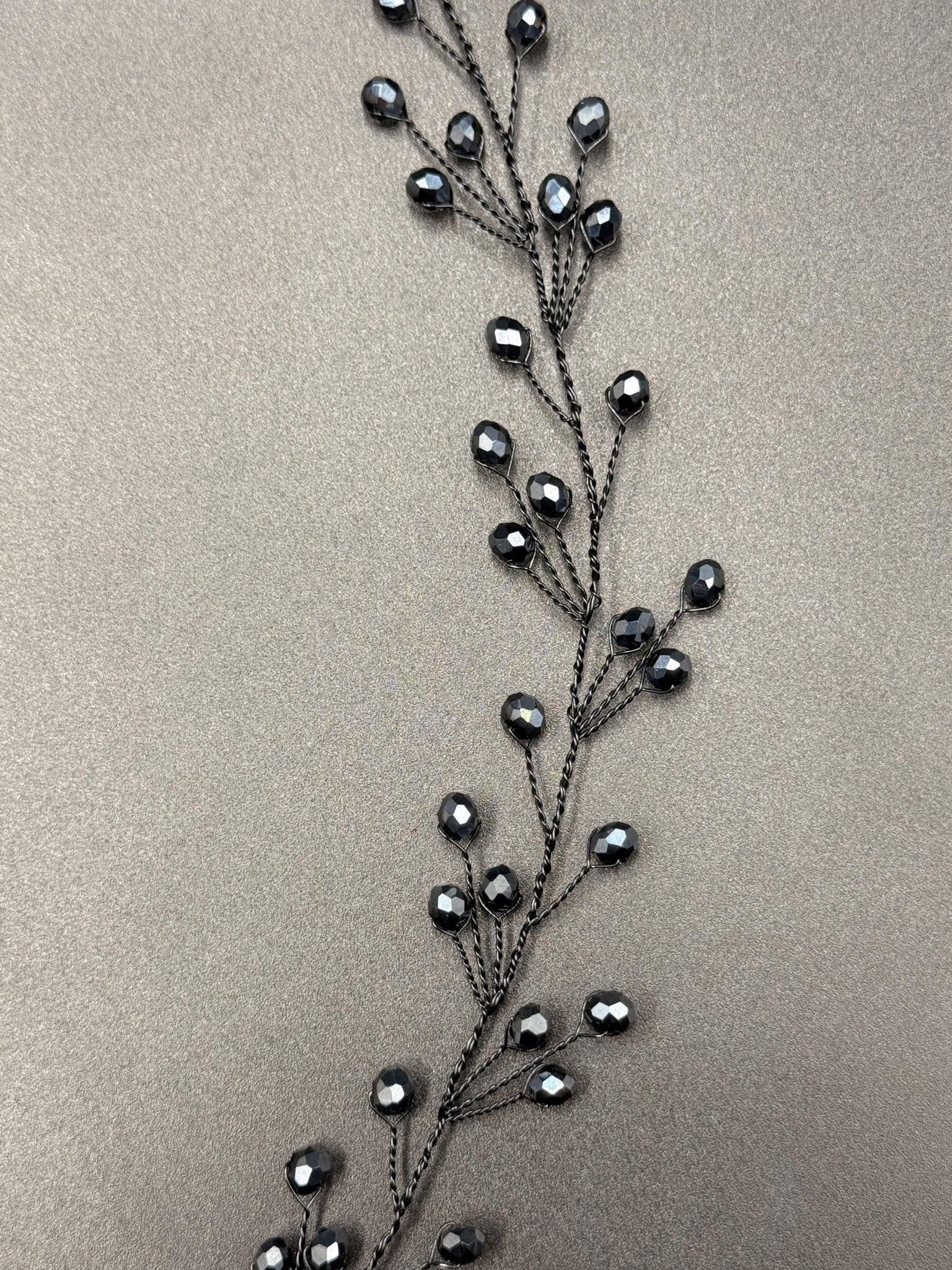 Braut Hair Vine Dunkelblau Kristall Schwarzdraht Haarschmuck - AVYRAA BRIDAL