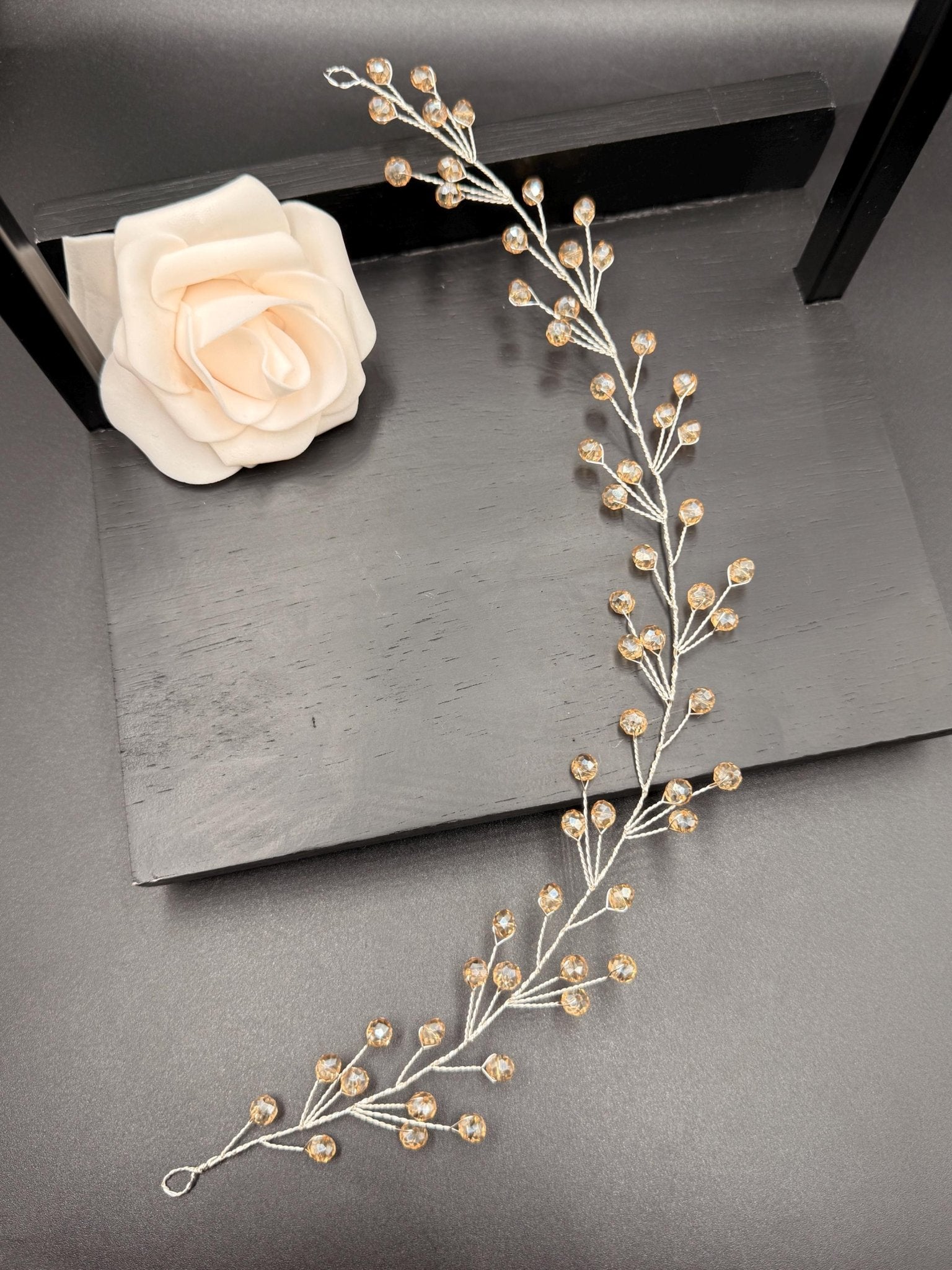 Braut Hair Vine Gold Kristall Glasperlen Flexibel Haarschmuck - AVYRAA BRIDAL