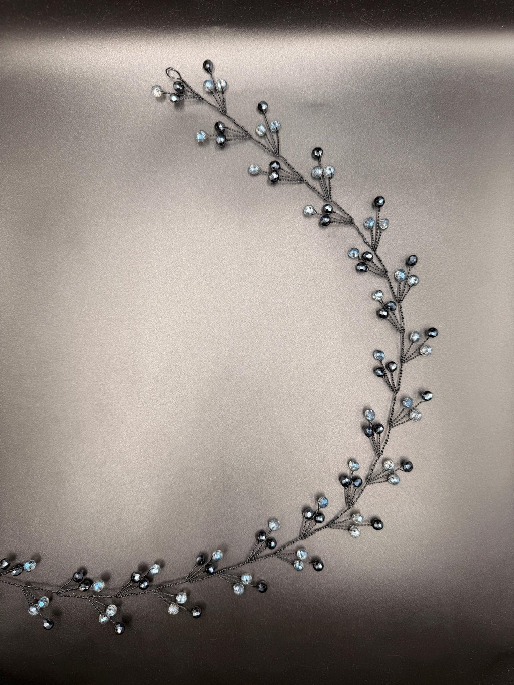 Braut Hair Vine Nachtblau Eisblau Kristall Draht Headpiece - AVYRAA BRIDAL