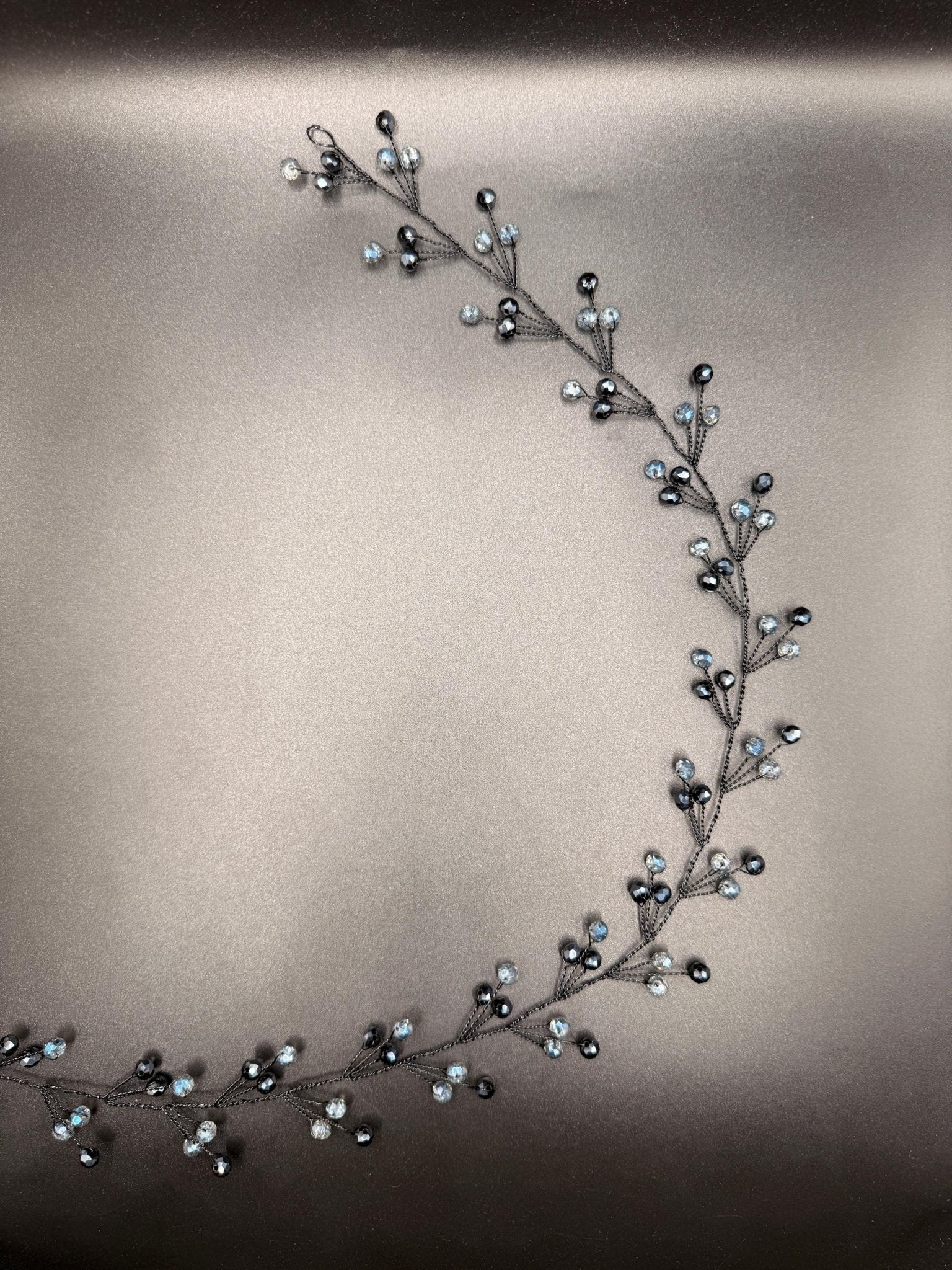 Braut Hair Vine Nachtblau Eisblau Kristall Draht Headpiece - AVYRAA BRIDAL