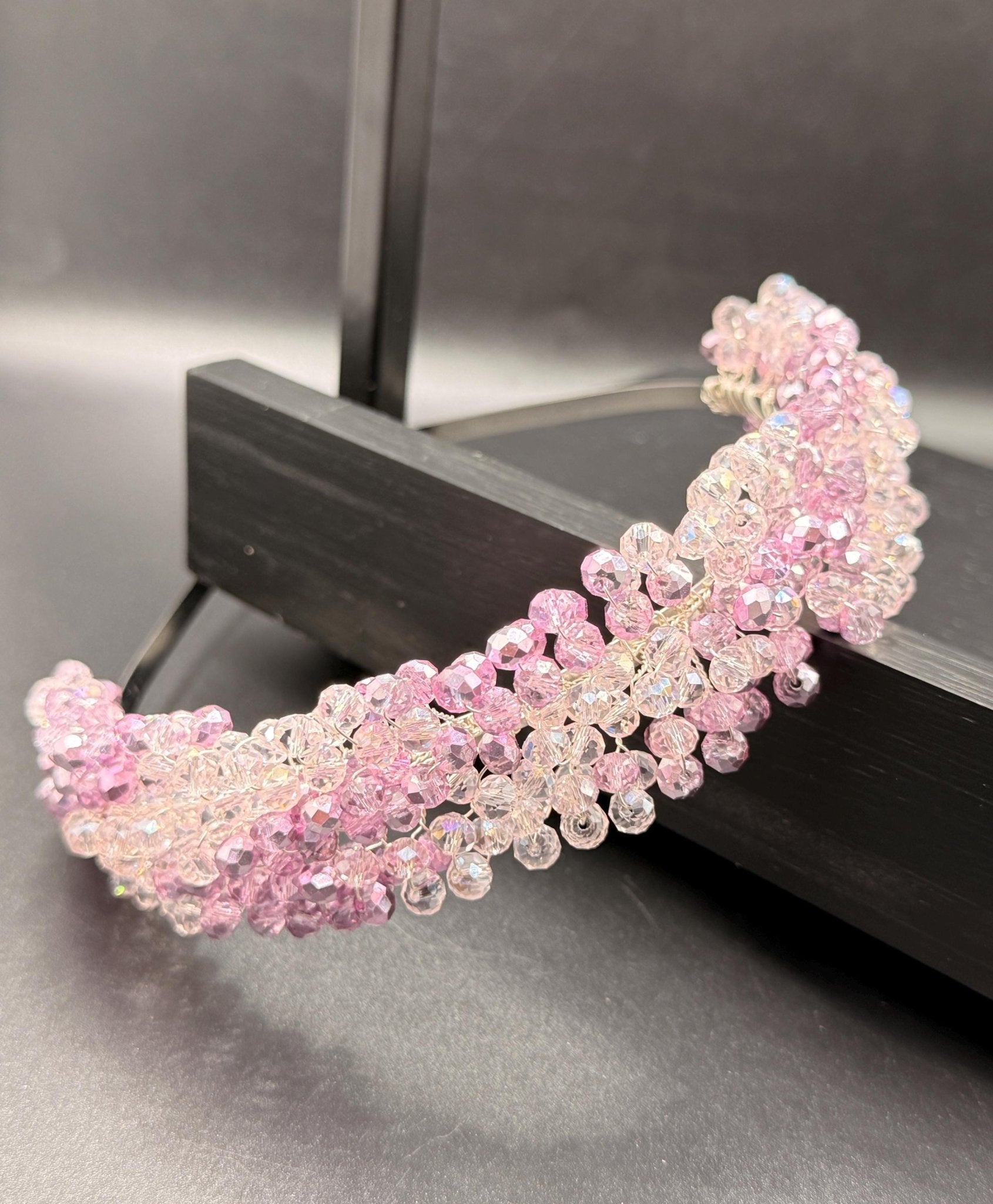 Braut Tiara aus Kristall in Rosa – Handgefertigter Kristall Haarreif für Hochzeit, romantischer Braut Haarschmuck - AVYRAA BRIDAL