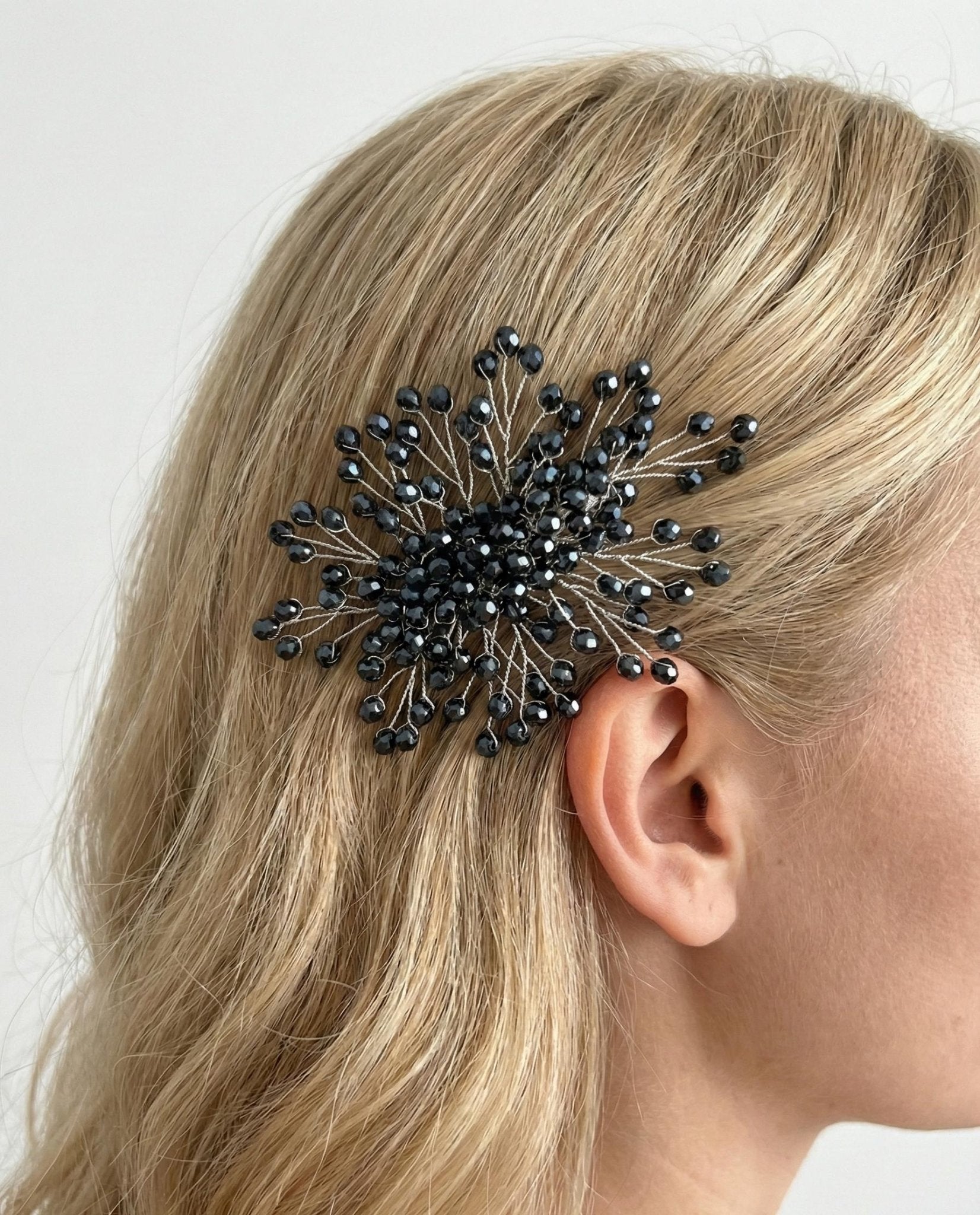 Edler Braut Haarkamm aus Kristallen mit strahlender Optik - AVYRAA BRIDAL