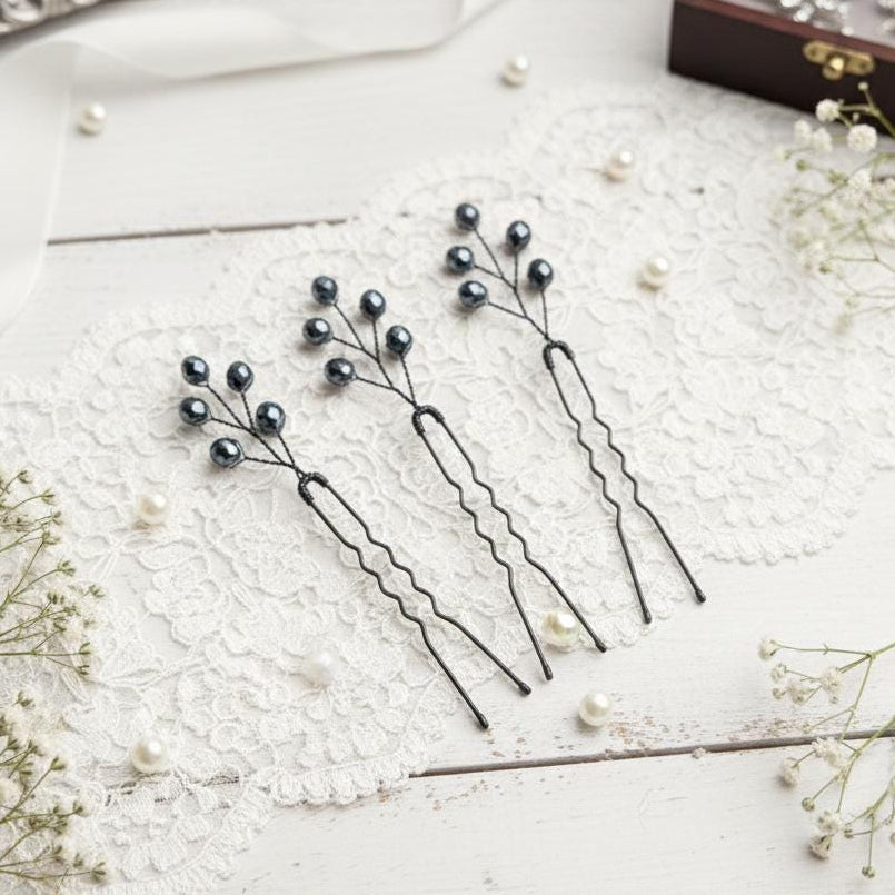 Elegante Haarnadeln mit dunkel saphirblauen Kristallen – Handgefertigte Haarpins für Braut - & Abendfrisuren - AVYRAA BRIDAL