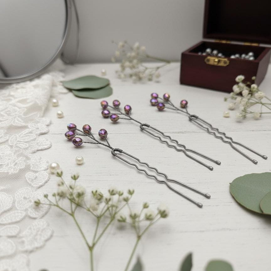 Elegante Haarnadeln mit irisierenden Violett - Schwarz Kristallen – Handgefertigte Haarpins für Braut & Abendfrisuren - AVYRAA BRIDAL