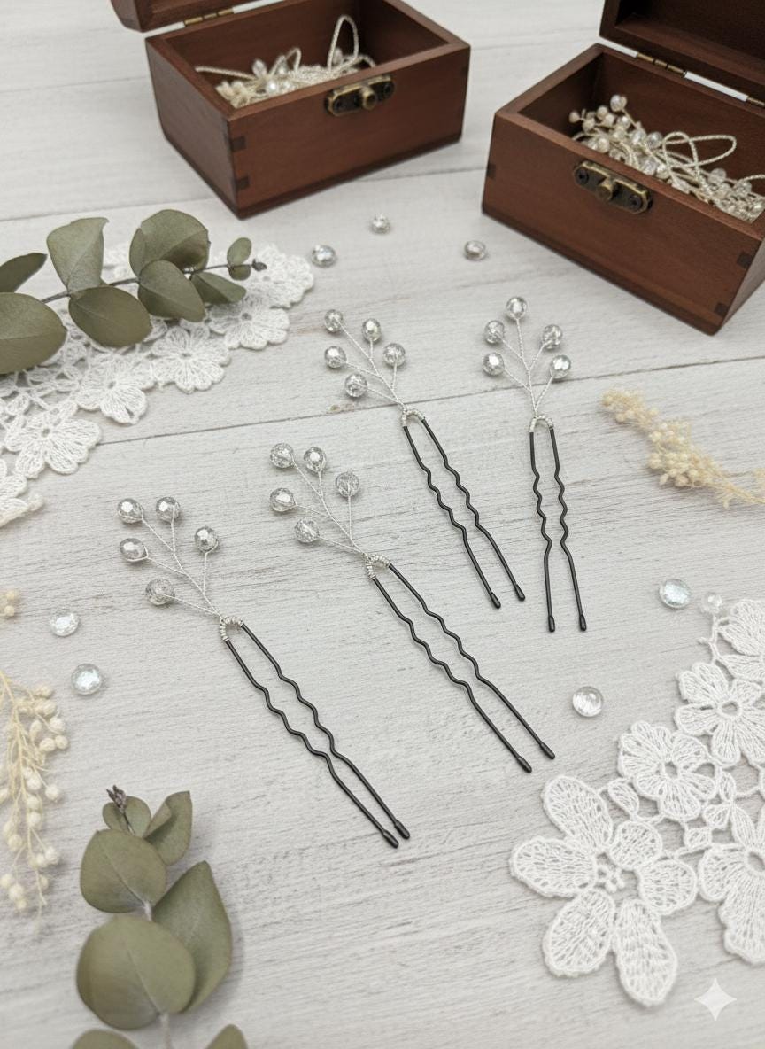 Elegante silberne Haarnadeln mit transparenten Glasperlen – Handgefertigte Haarpins für Braut - und Abendfrisuren - AVYRAA BRIDAL