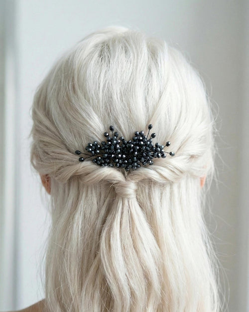 Eleganter Braut Haarkamm mit dunklen Kristallen – handgefertigter Hochzeitsschmuck - AVYRAA BRIDAL