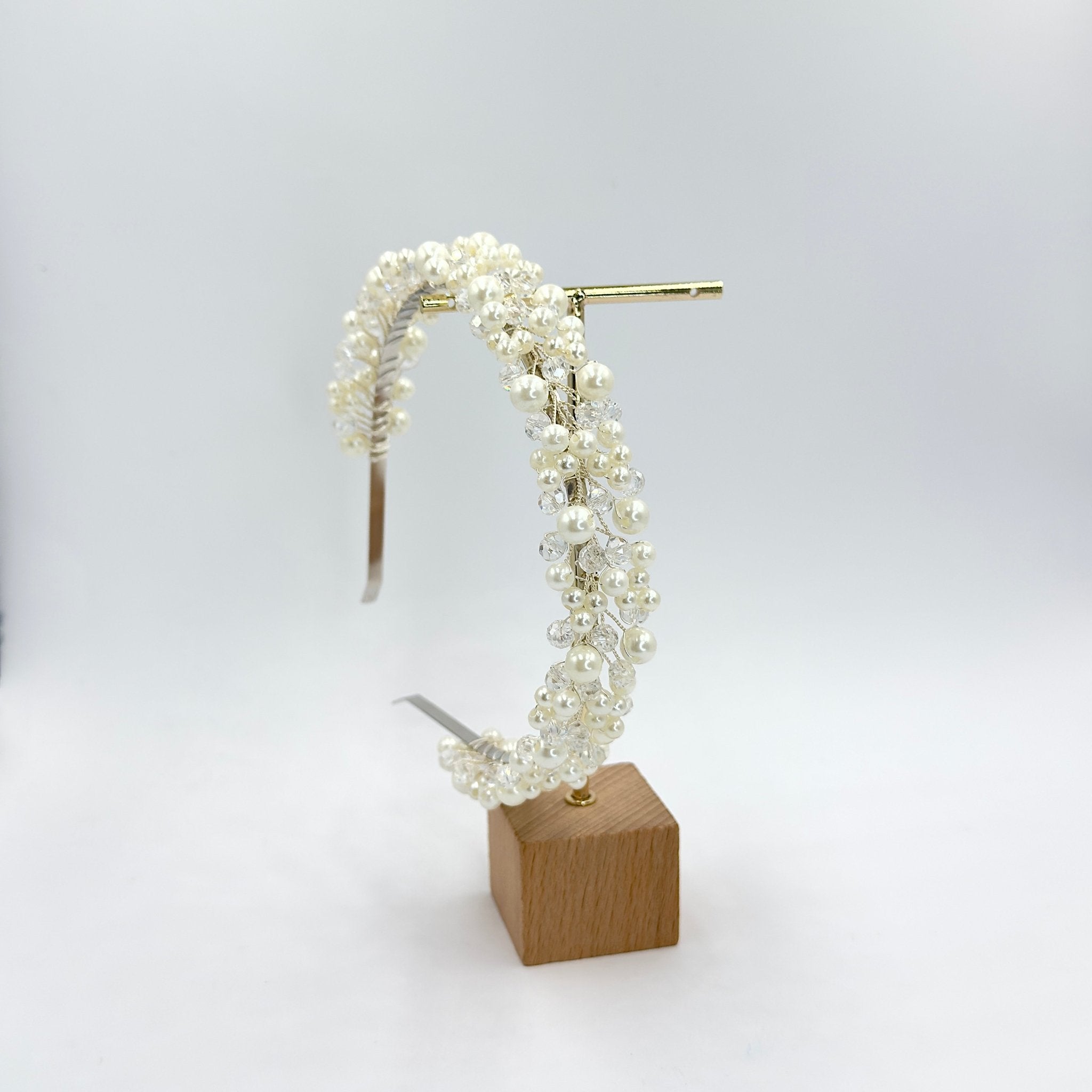Eleganter Braut Haarreif mit Perlen und Kristallen - AVYRAA BRIDAL