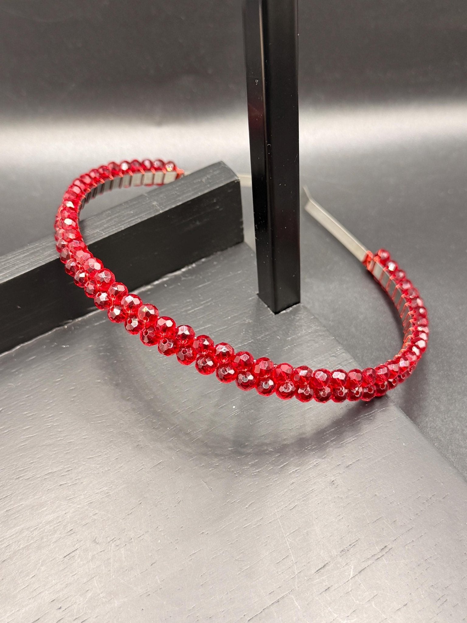 Eleganter Haarreif mit dunkelblauen Kristallen – Stilvoller Haarschmuck für besondere Anlässe - AVYRAA BRIDAL