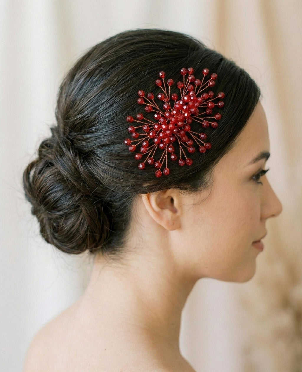 Eleganter Kristall Haarkamm für Bräute mit handgefertigter Drahtarbeit - AVYRAA BRIDAL