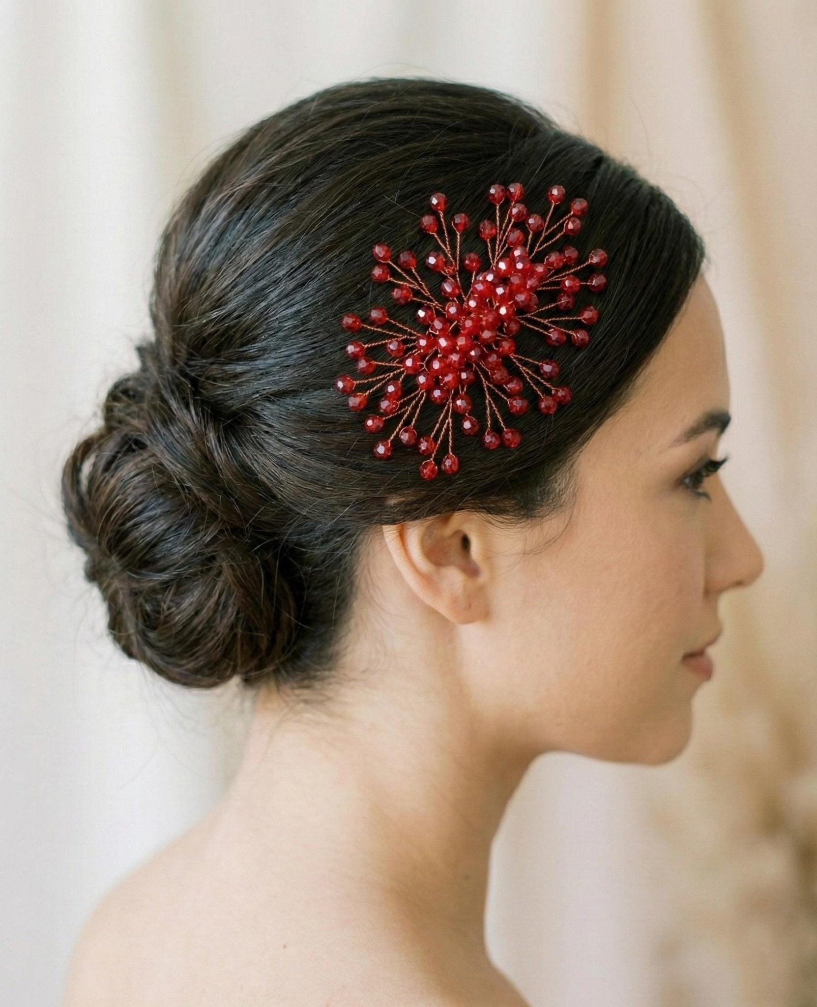 Eleganter Kristall Haarkamm für Bräute mit handgefertigter Drahtarbeit - AVYRAA BRIDAL