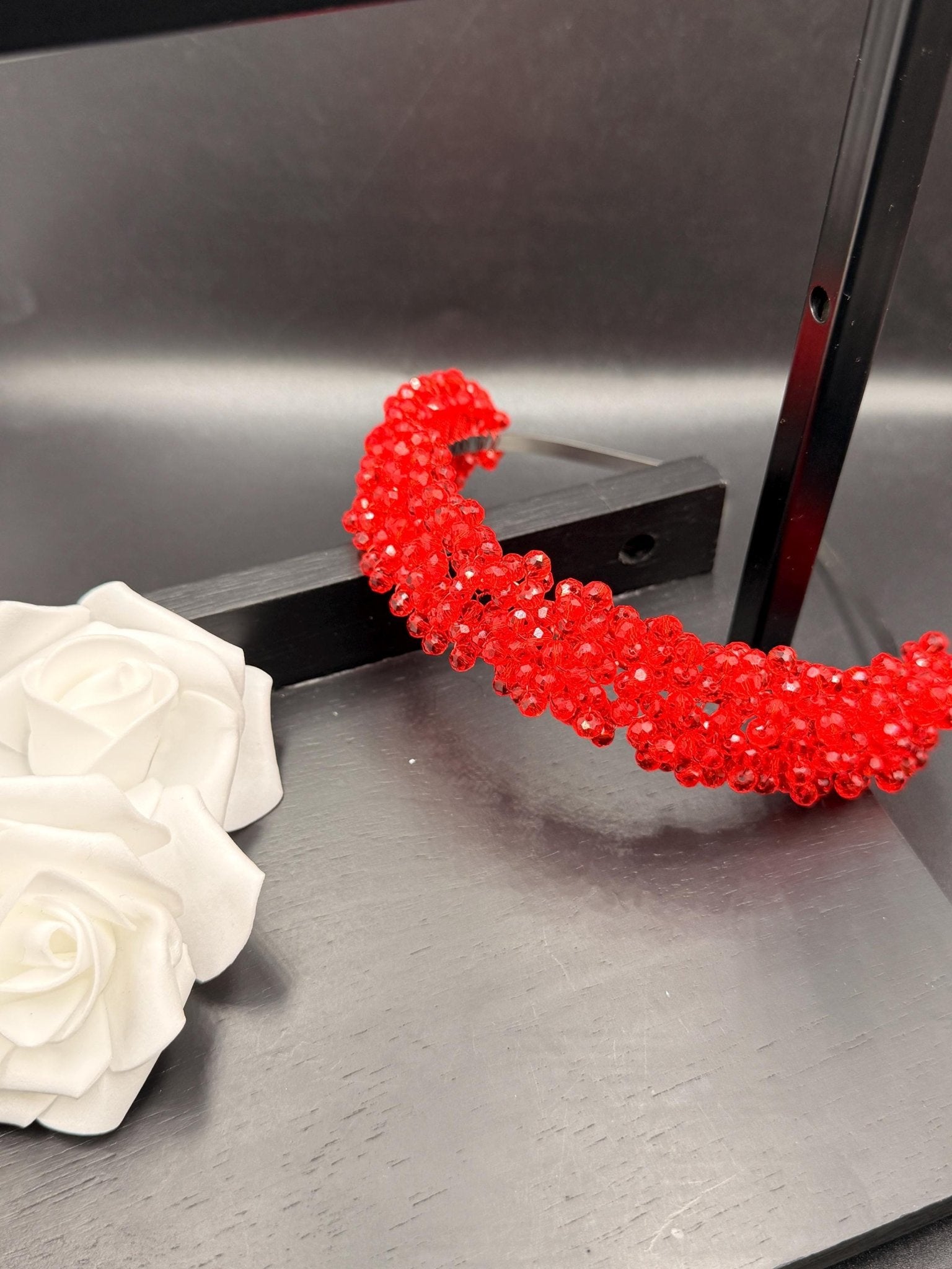 Eleganter Kristall Haarreif in Rot – Luxuriöses Diadem für Hochzeit und Abendlook - AVYRAA BRIDAL