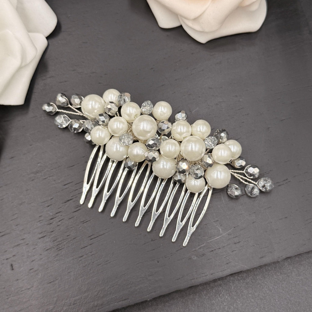 Elfenbein Haarkamm mit klaren Silberkristallen für Bräute - AVYRAA BRIDAL