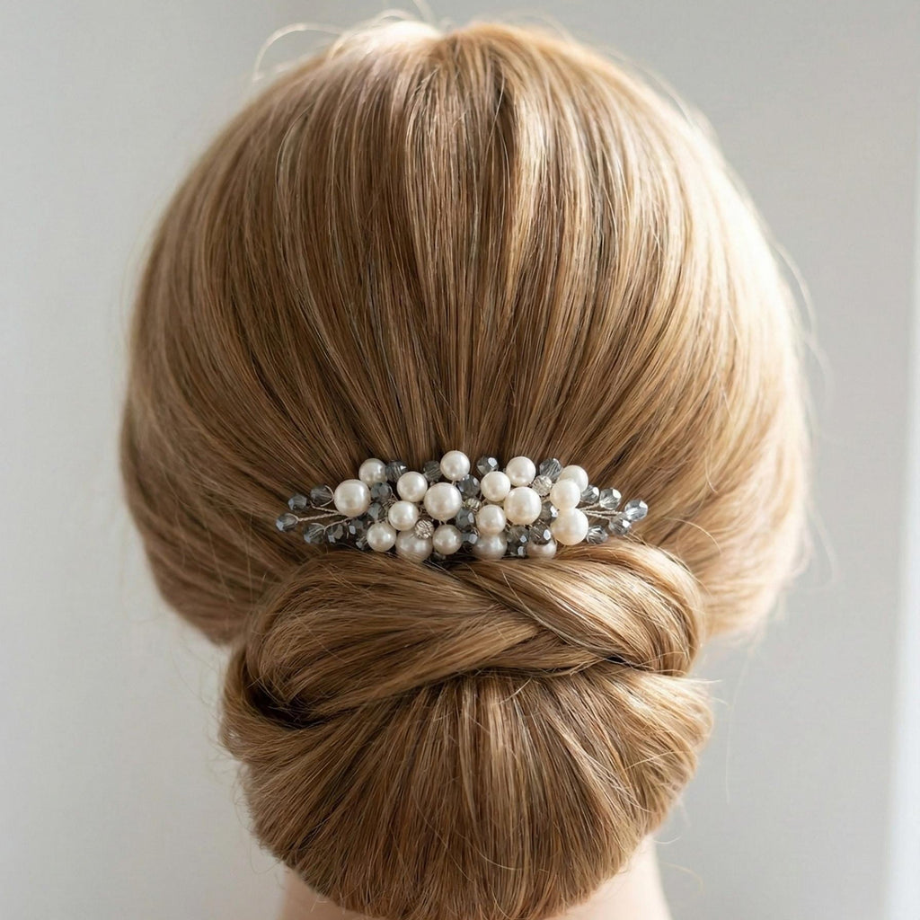 Elfenbein Haarkamm mit klaren Silberkristallen für Bräute - AVYRAA BRIDAL