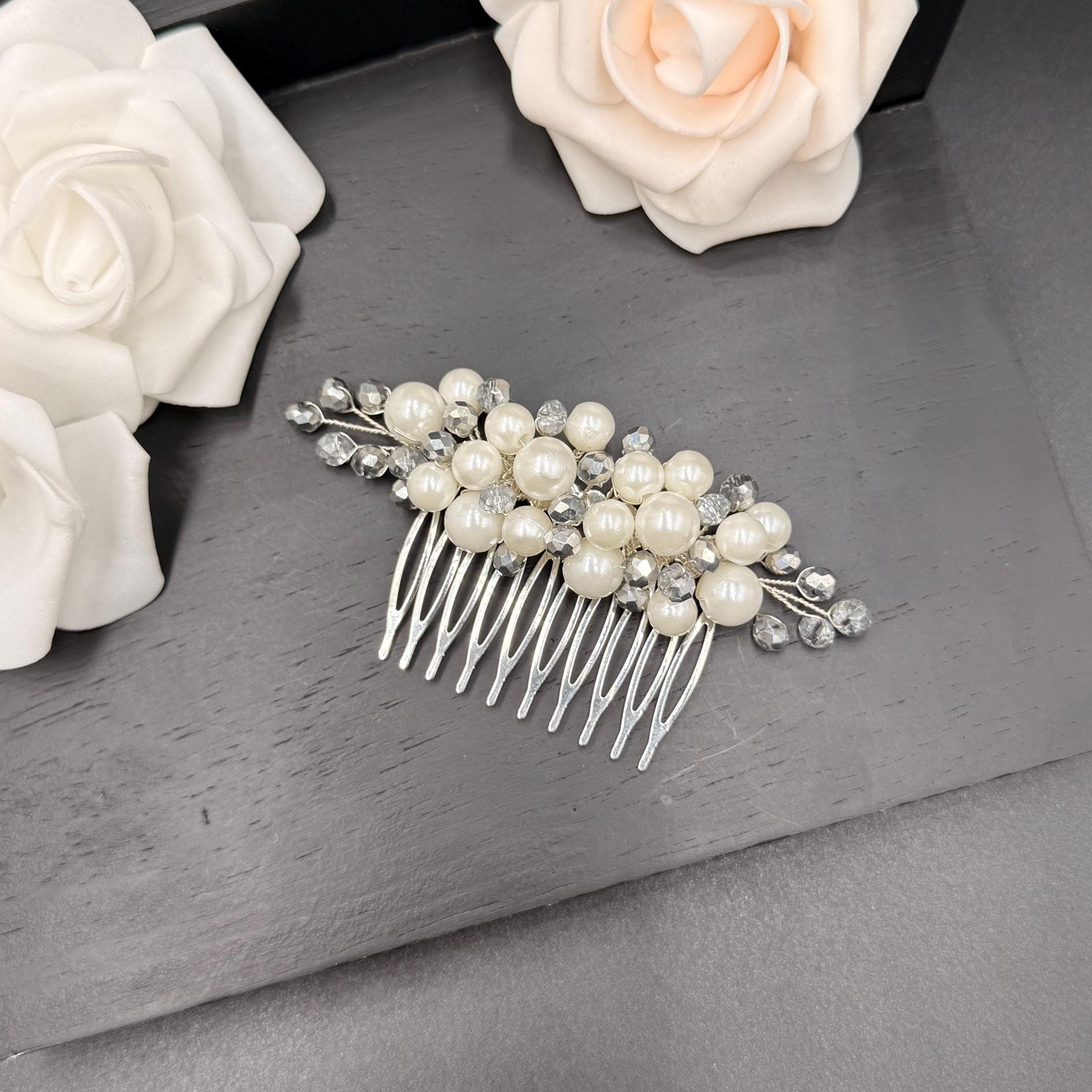 Elfenbein Haarkamm mit klaren Silberkristallen für Bräute - AVYRAA BRIDAL