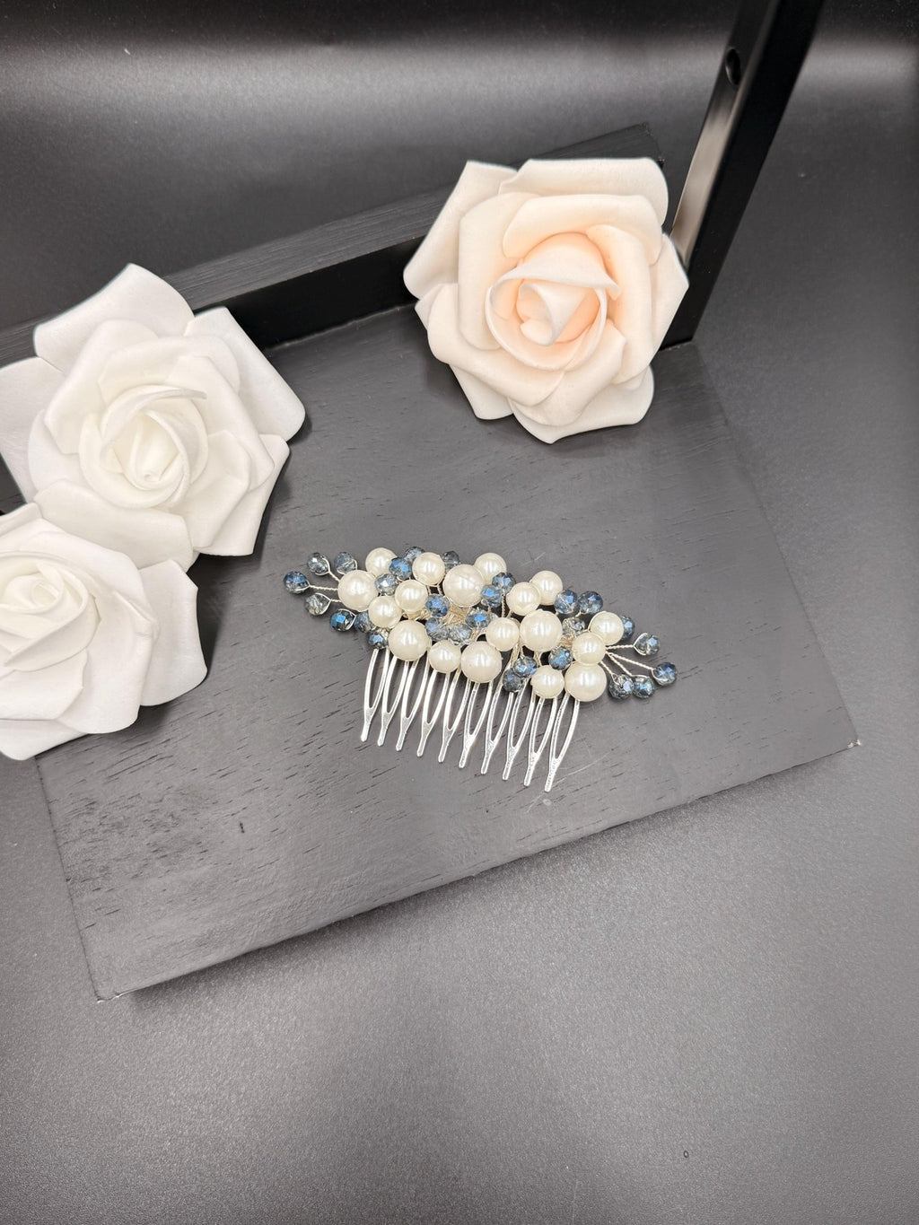 Elfenbein Haarkamm mit Slate Blue Kristallen Silber Braut Accessoire Elegant Vintage Frisur Schmuck - AVYRAA BRIDAL