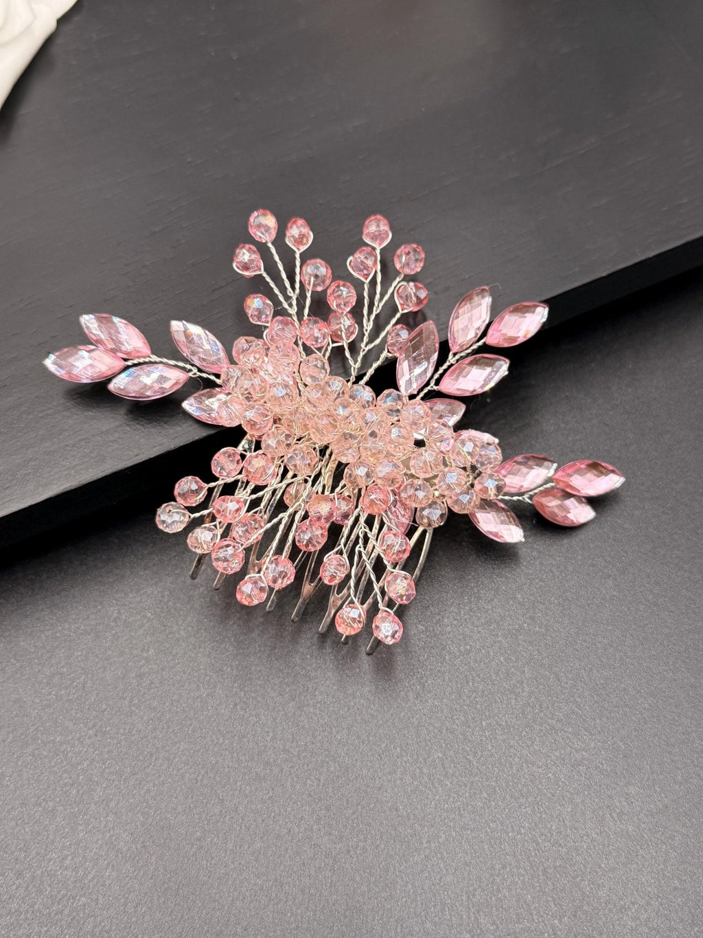 Exklusiver Brauthaarkamm mit Kristallsteinen – handgemachter Haarschmuck - AVYRAA BRIDAL