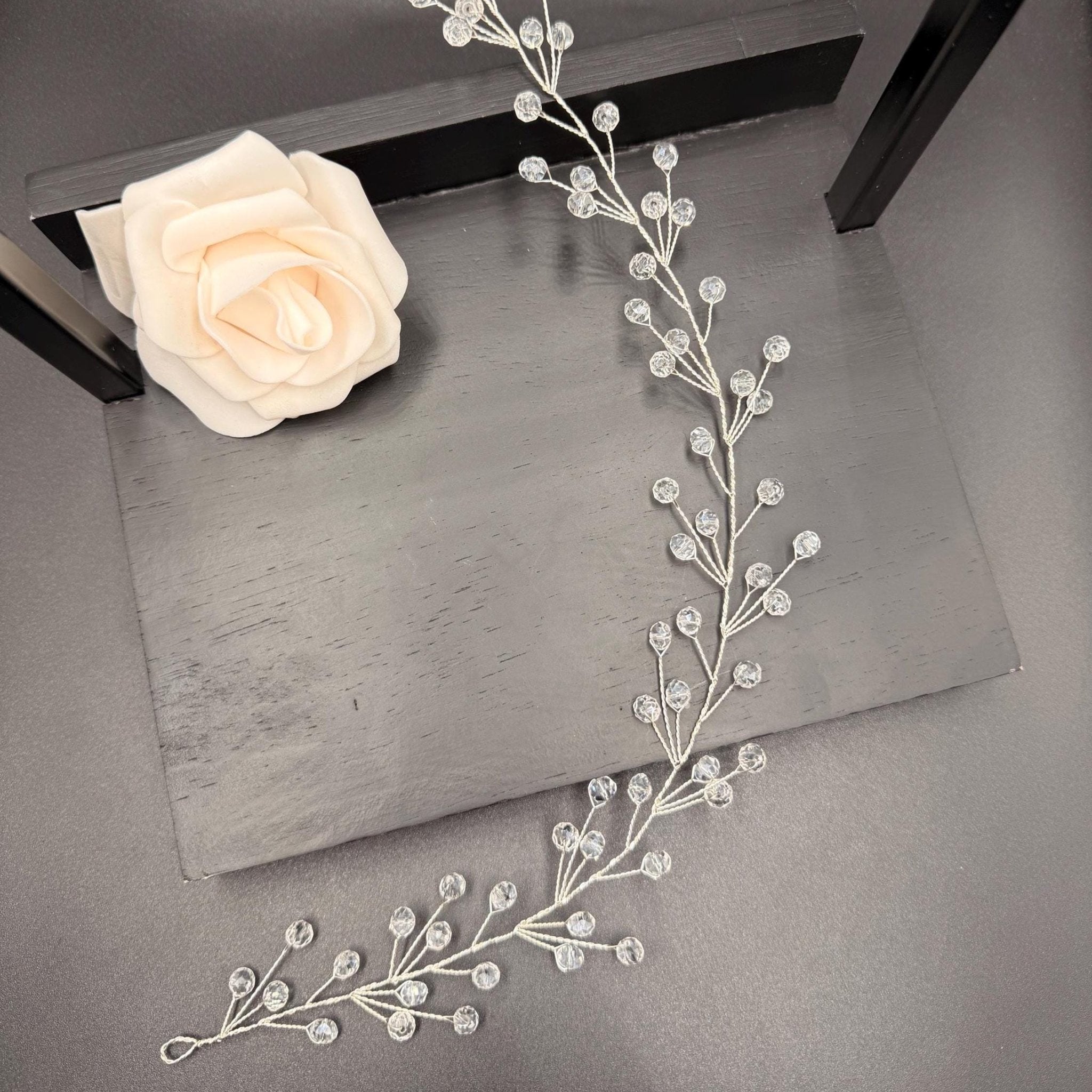 Facettierte Kristall Haarranke in Gold oder Silber - AVYRAA BRIDAL