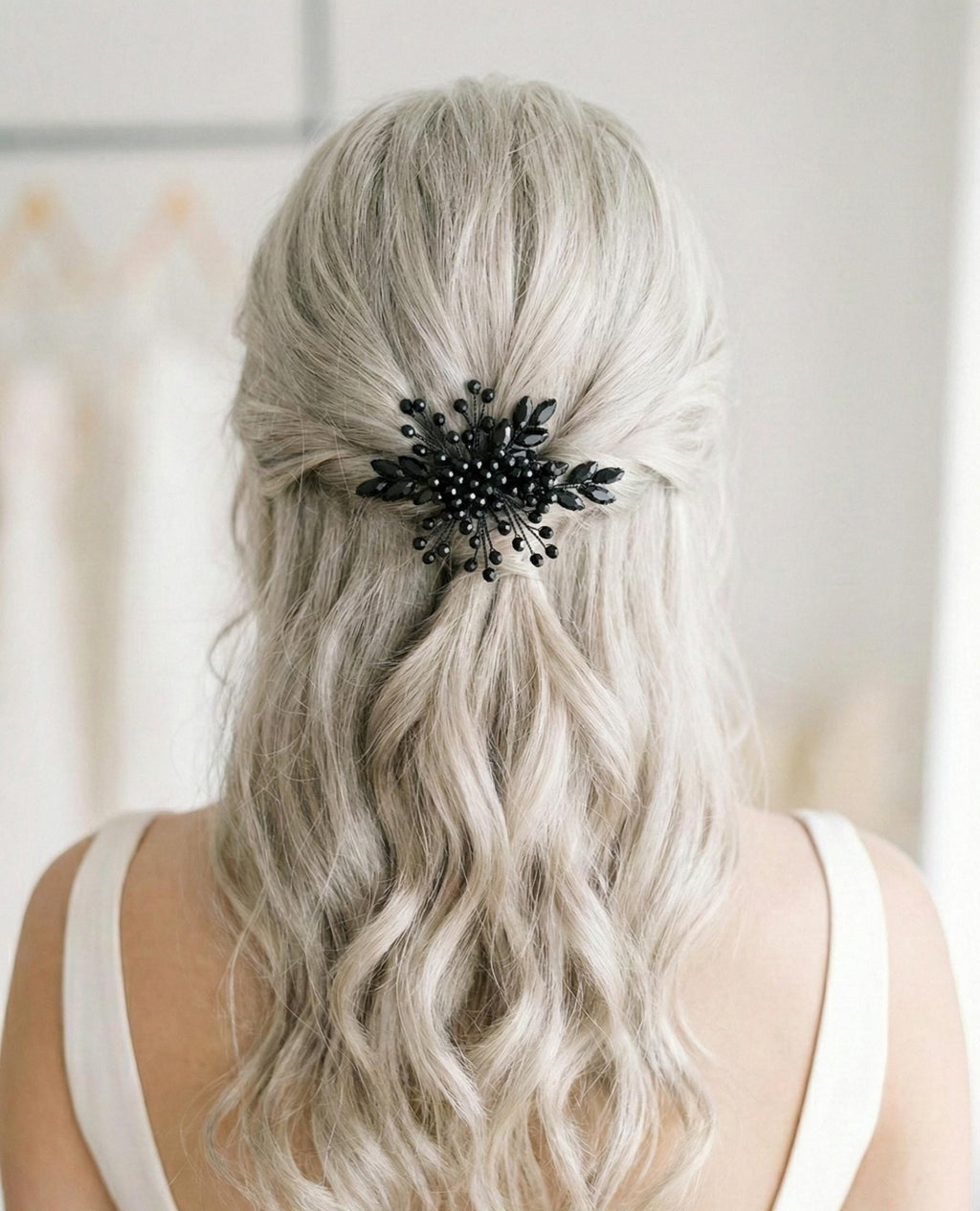 Feiner Kristall Brauthaarkamm – edles Haaraccessoire für klassische Brautlooks - AVYRAA BRIDAL
