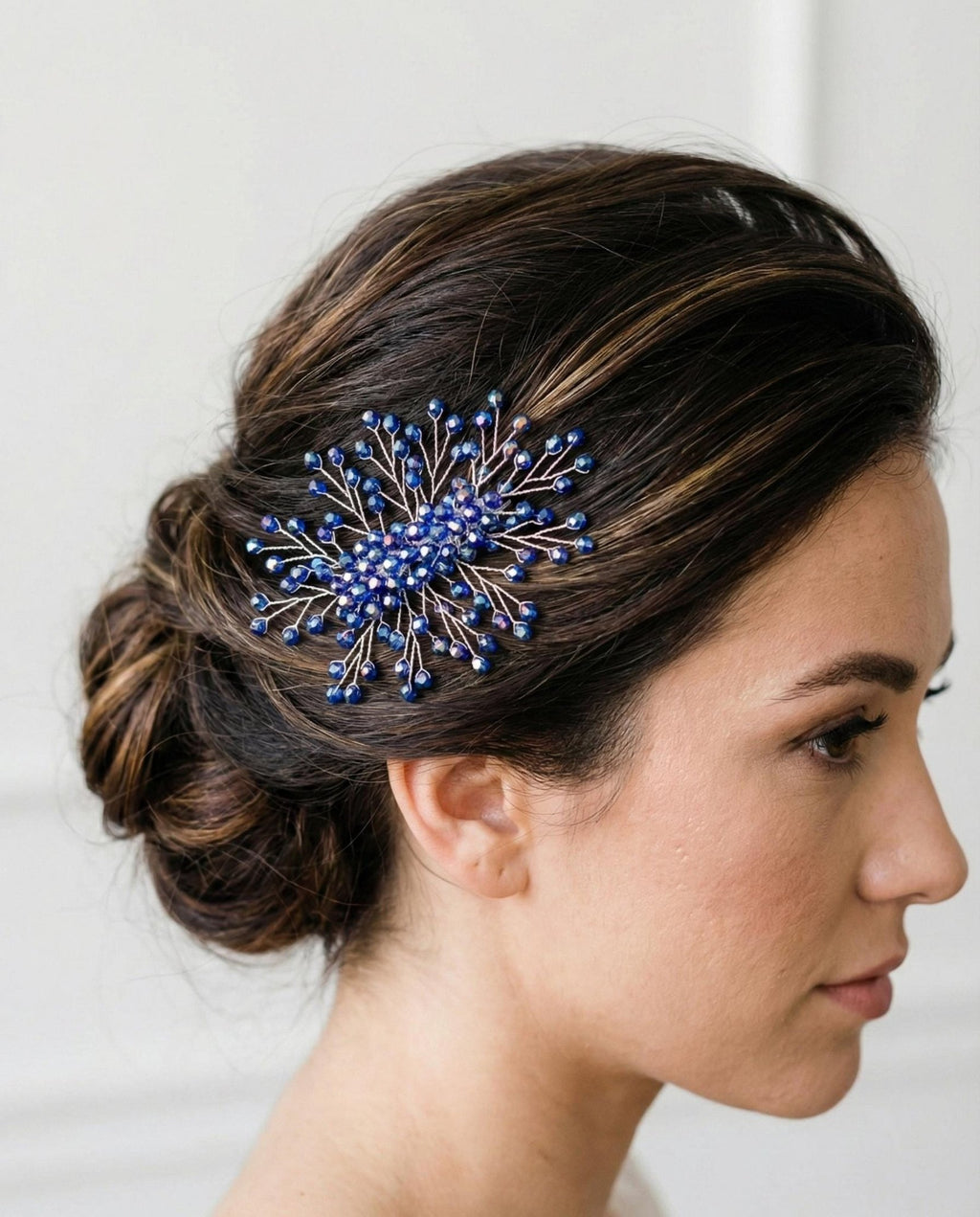 Feiner Kristall Haarkamm als eleganter Braut Haarschmuck - AVYRAA BRIDAL