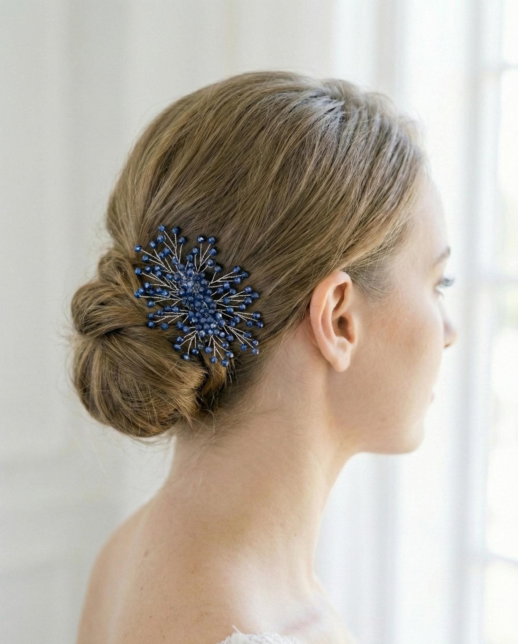 Feiner Kristall Haarkamm als eleganter Braut Haarschmuck - AVYRAA BRIDAL