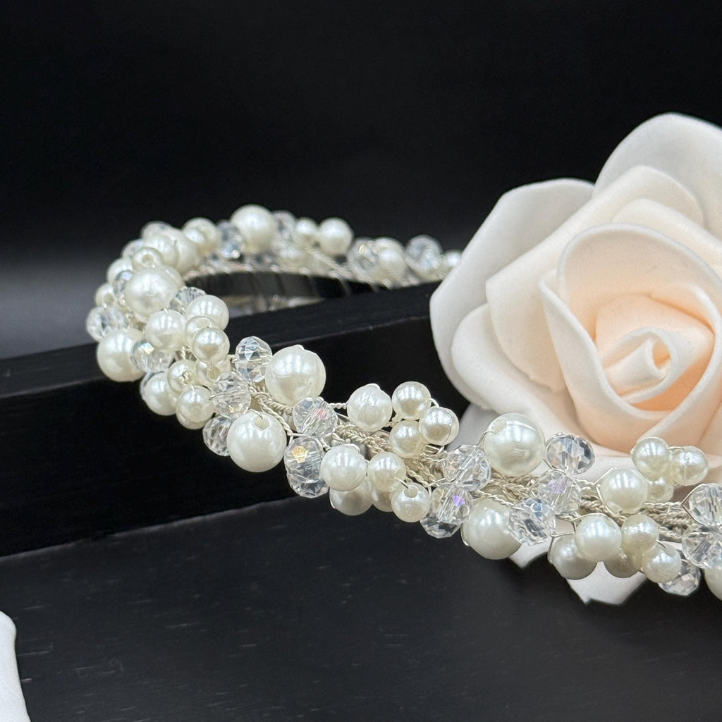 Feines Hochzeits Diadem mit Perlen und Kristallen - AVYRAA BRIDAL