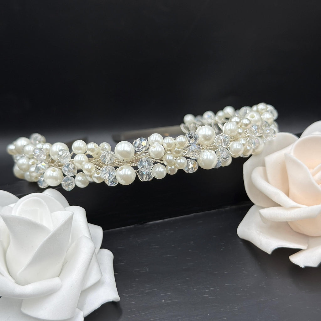 Feines Hochzeits Diadem mit Perlen und Kristallen - AVYRAA BRIDAL