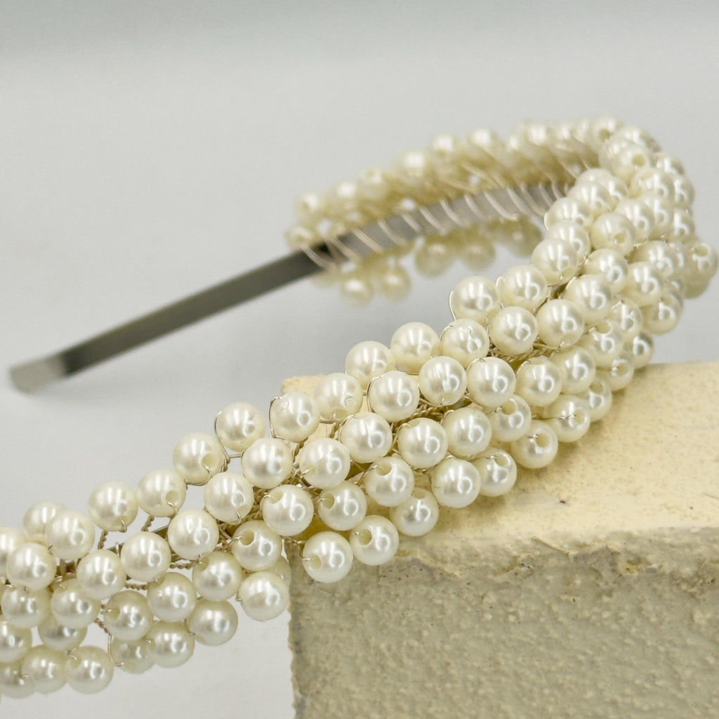 Filigrane Braut Tiara mit Perlen und Kristallen - AVYRAA BRIDAL