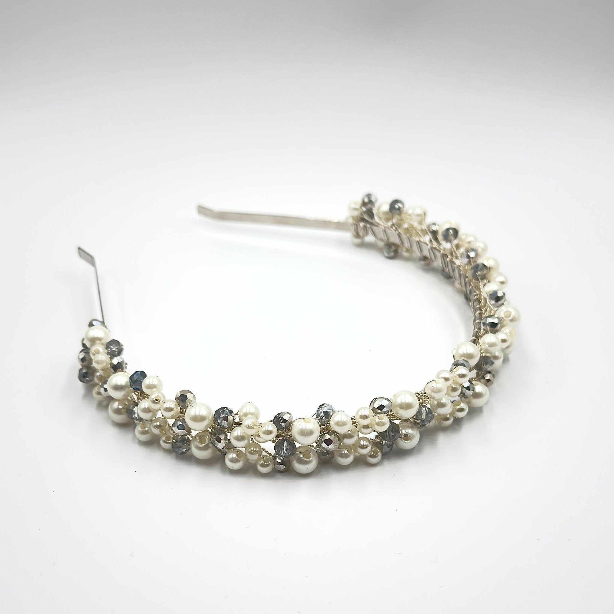 Filigrane Kristall Tiara in Silber für Bräute - AVYRAA BRIDAL