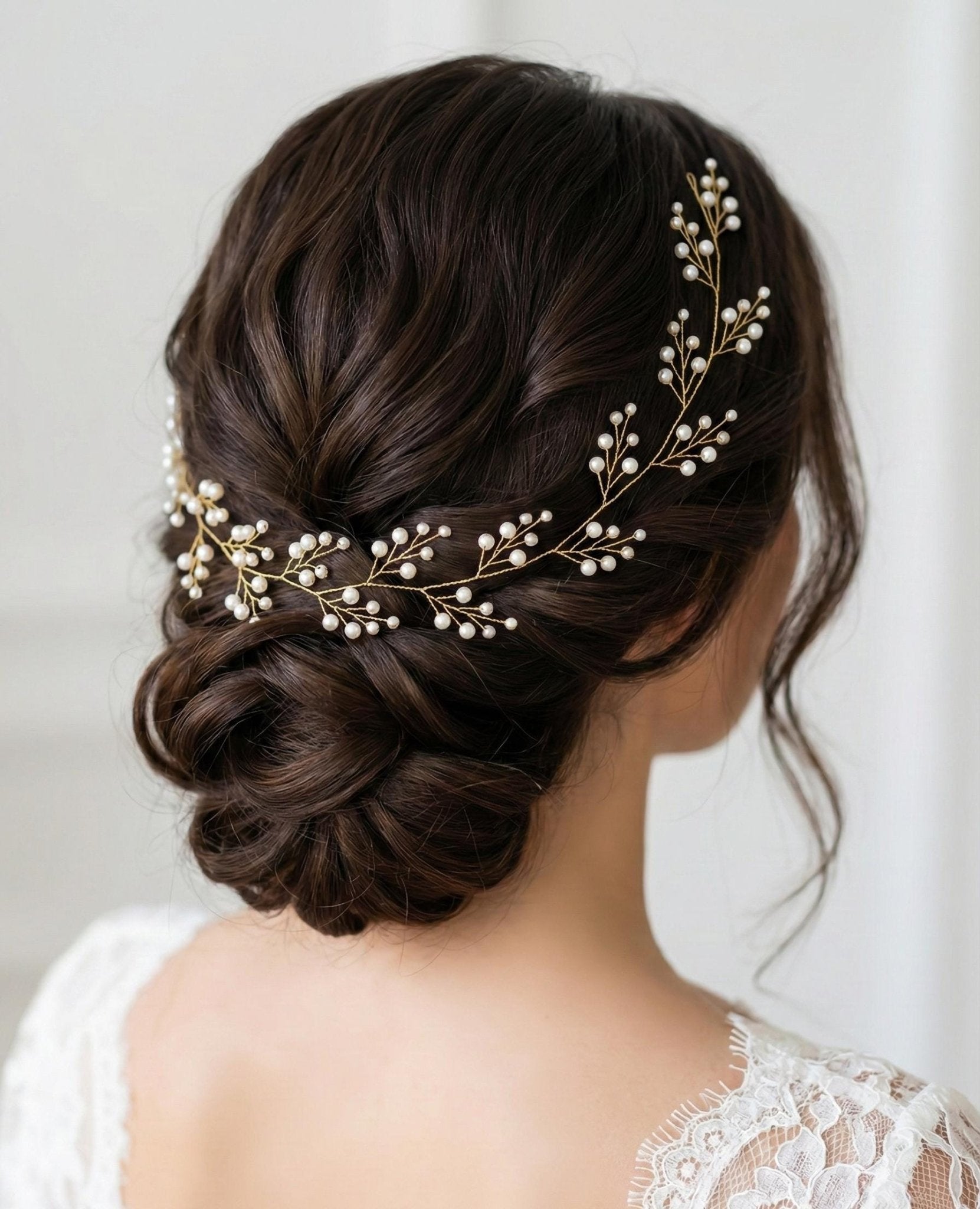 Flexible Perlen Haarranke in Gold oder Silber für Bräute - AVYRAA BRIDAL