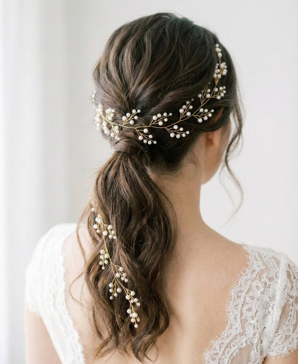 Flexible Perlen Haarranke in Gold oder Silber für Bräute - AVYRAA BRIDAL