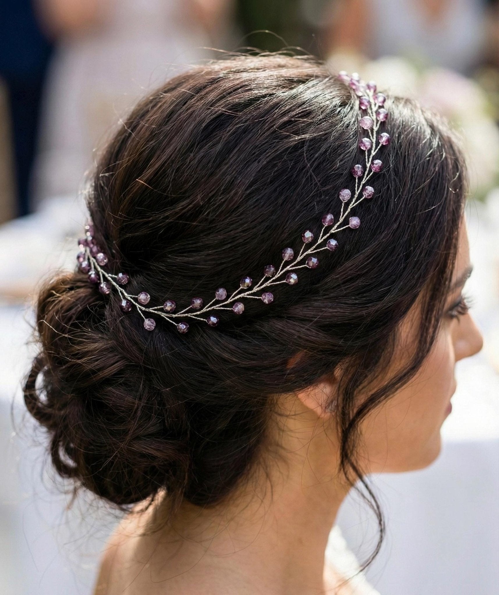 Fliederfarbener Kristall Hair Vine – Zarter handgefertigter Braut Haarschmuck, flexibles lineares Headpiece in Wunschlänge - AVYRAA BRIDAL