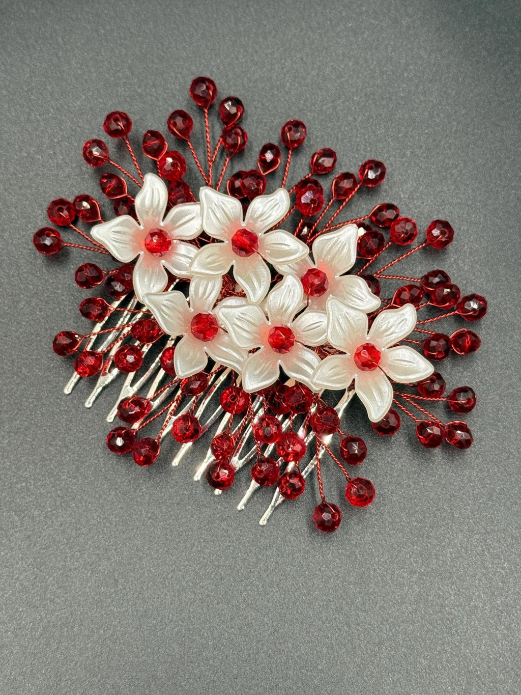 Floraler Braut Haarkamm mit roten Kristallen, Eleganter Hochzeit Haarschmuck - AVYRAA BRIDAL