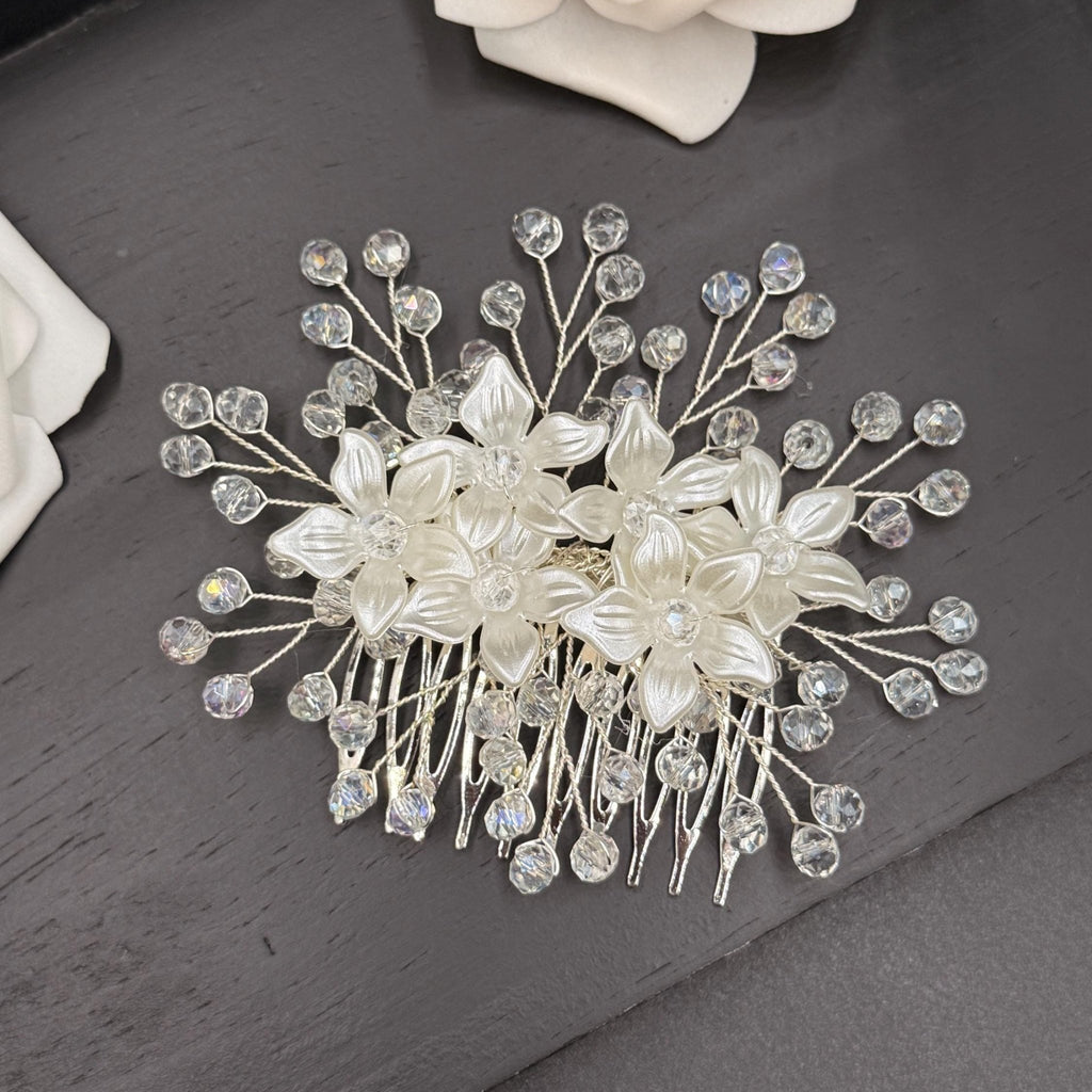 Floraler Braut Haarkamm mit transparenten Kristallen - AVYRAA BRIDAL